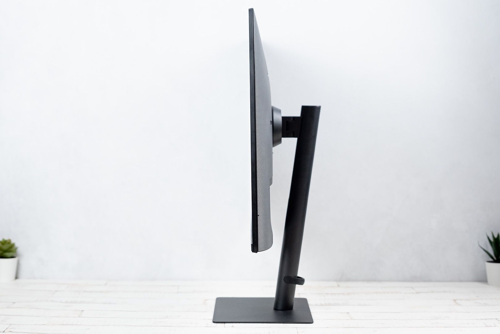 Samsung ViewFinity S8 32 cale do przodu