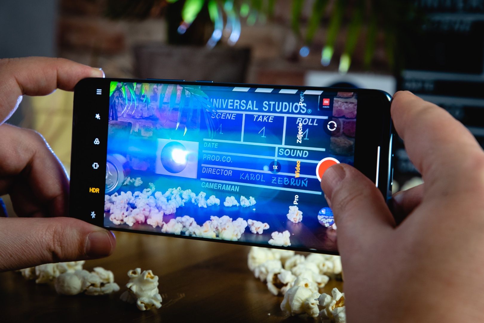 Xiaomi Mi 11 dłonie