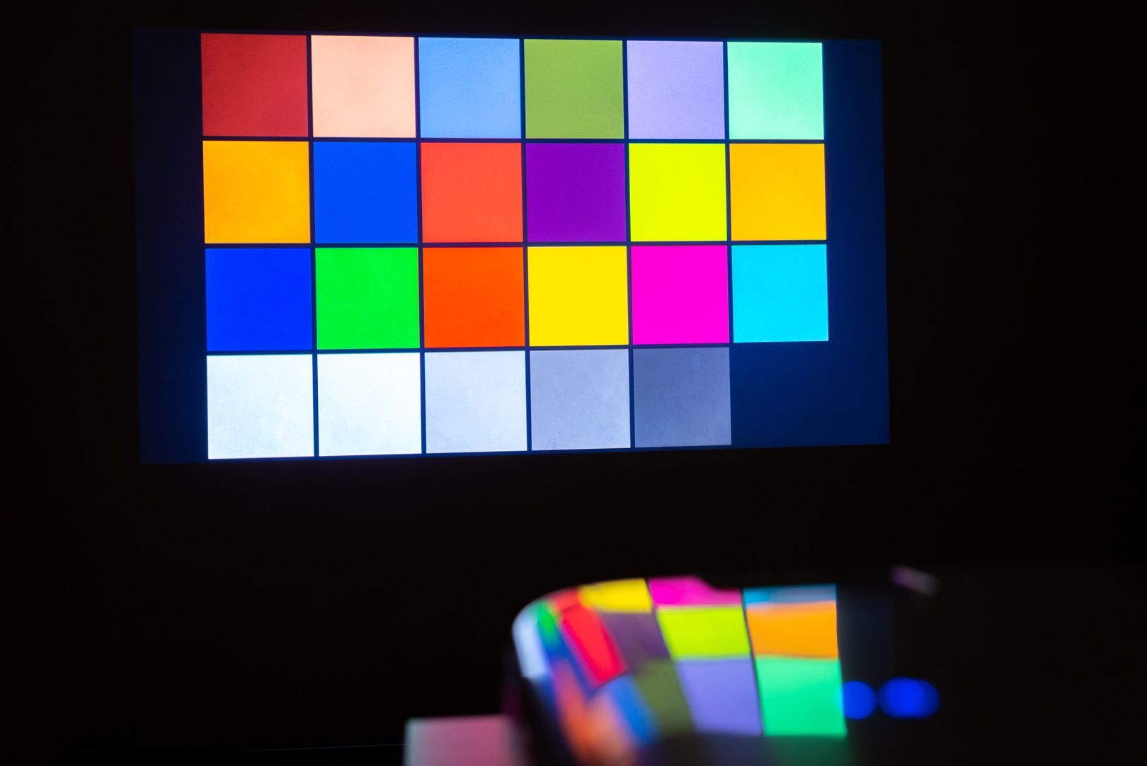 Epson EB-FH52 kolory jasność