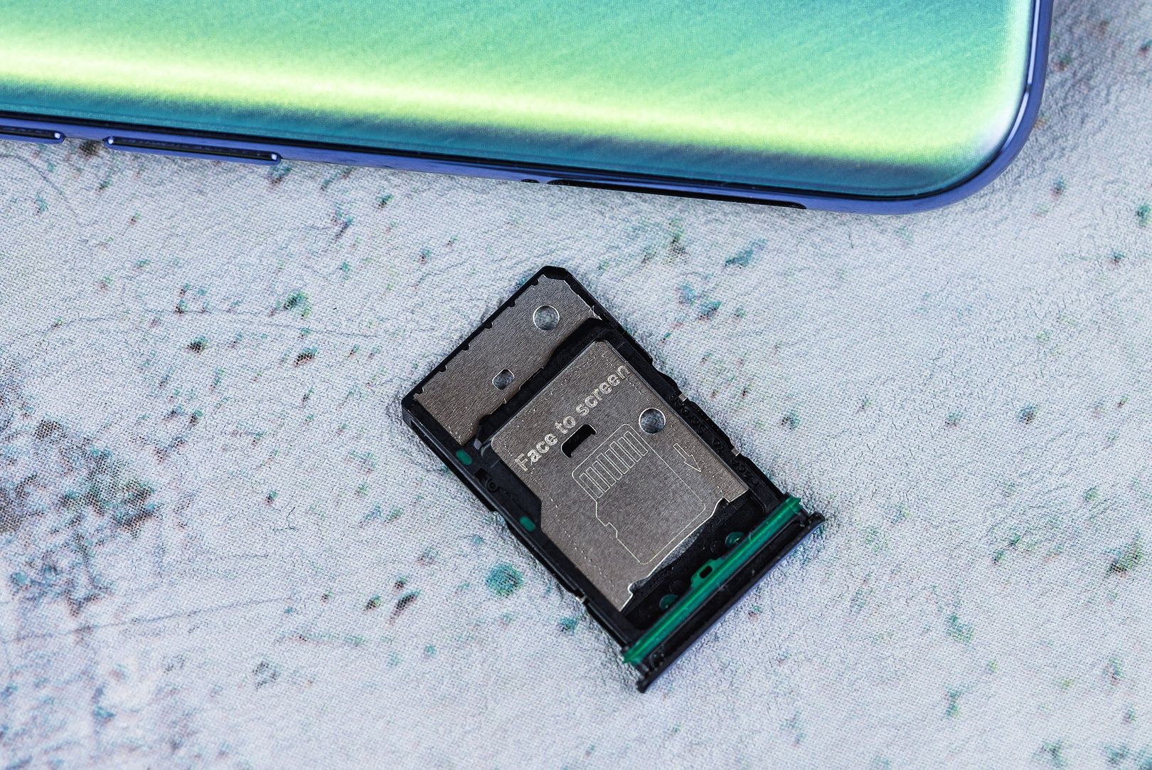 OPPO Reno7 5G  tacka microSD