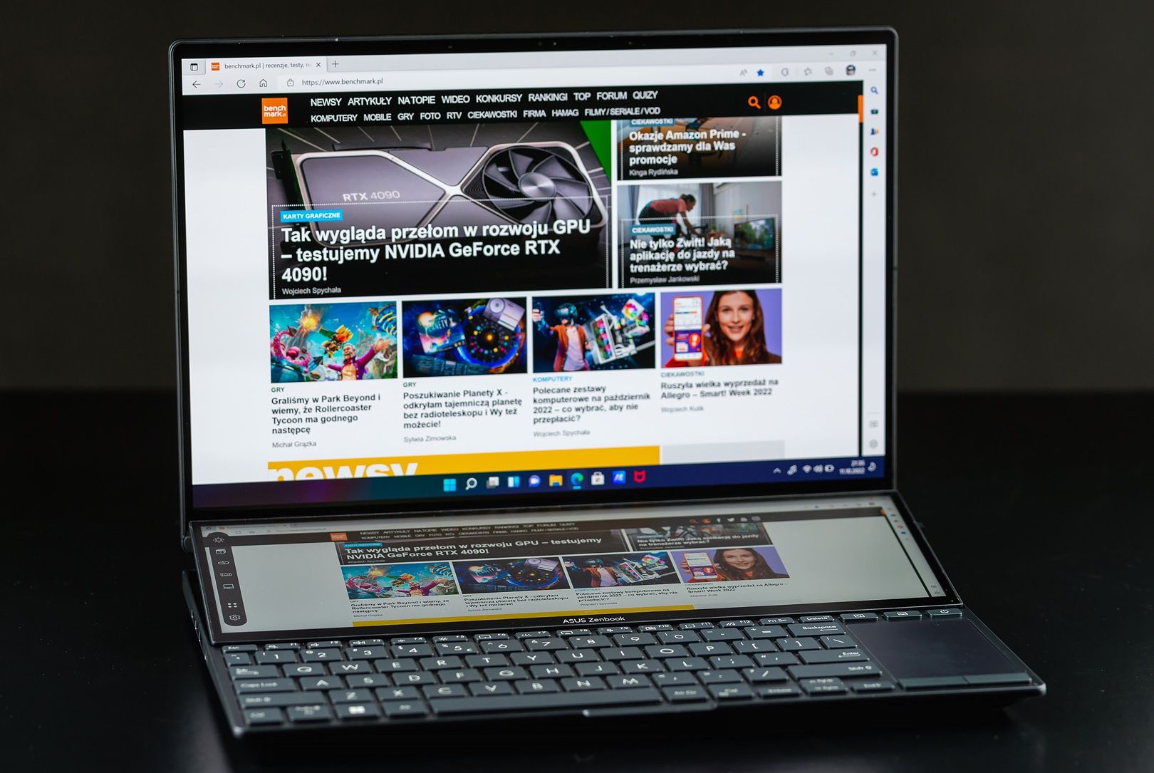 ASUS Zenbook Pro 14 Duo OLED przeglądarki dwie