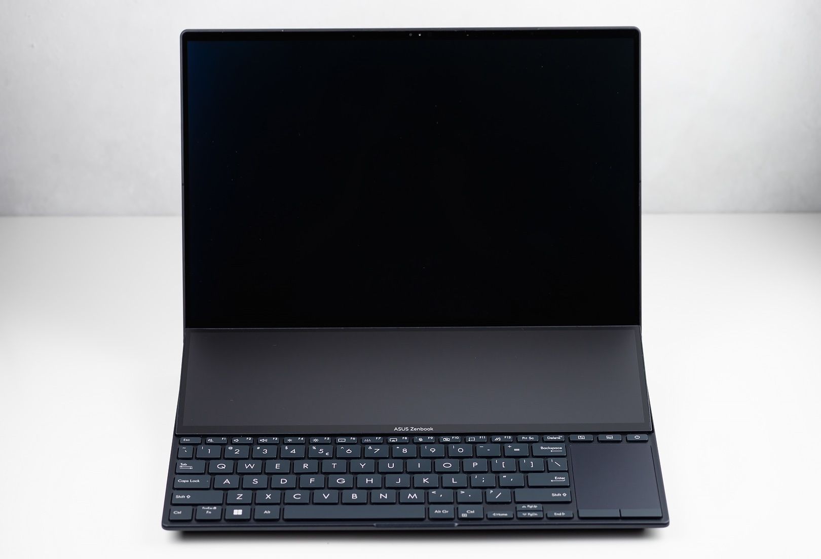 ASUS Zenbook Pro 14 Duo OLED przód