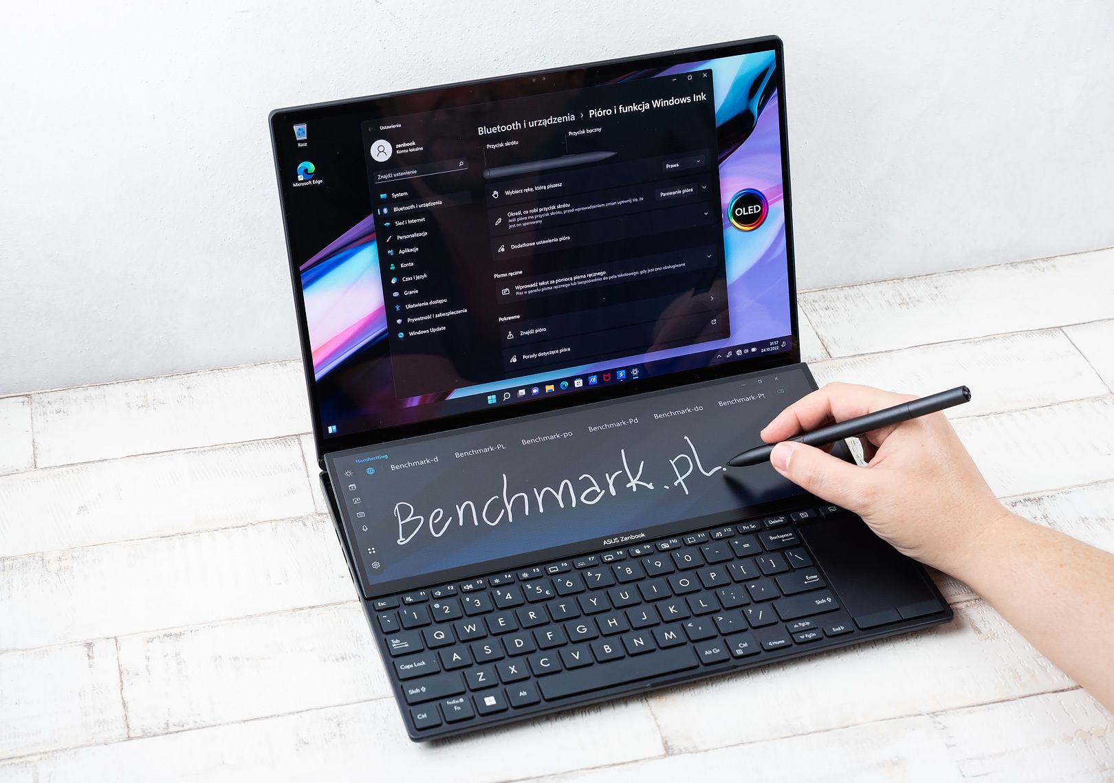 ASUS Zenbook Pro 14 Duo OLED piórko