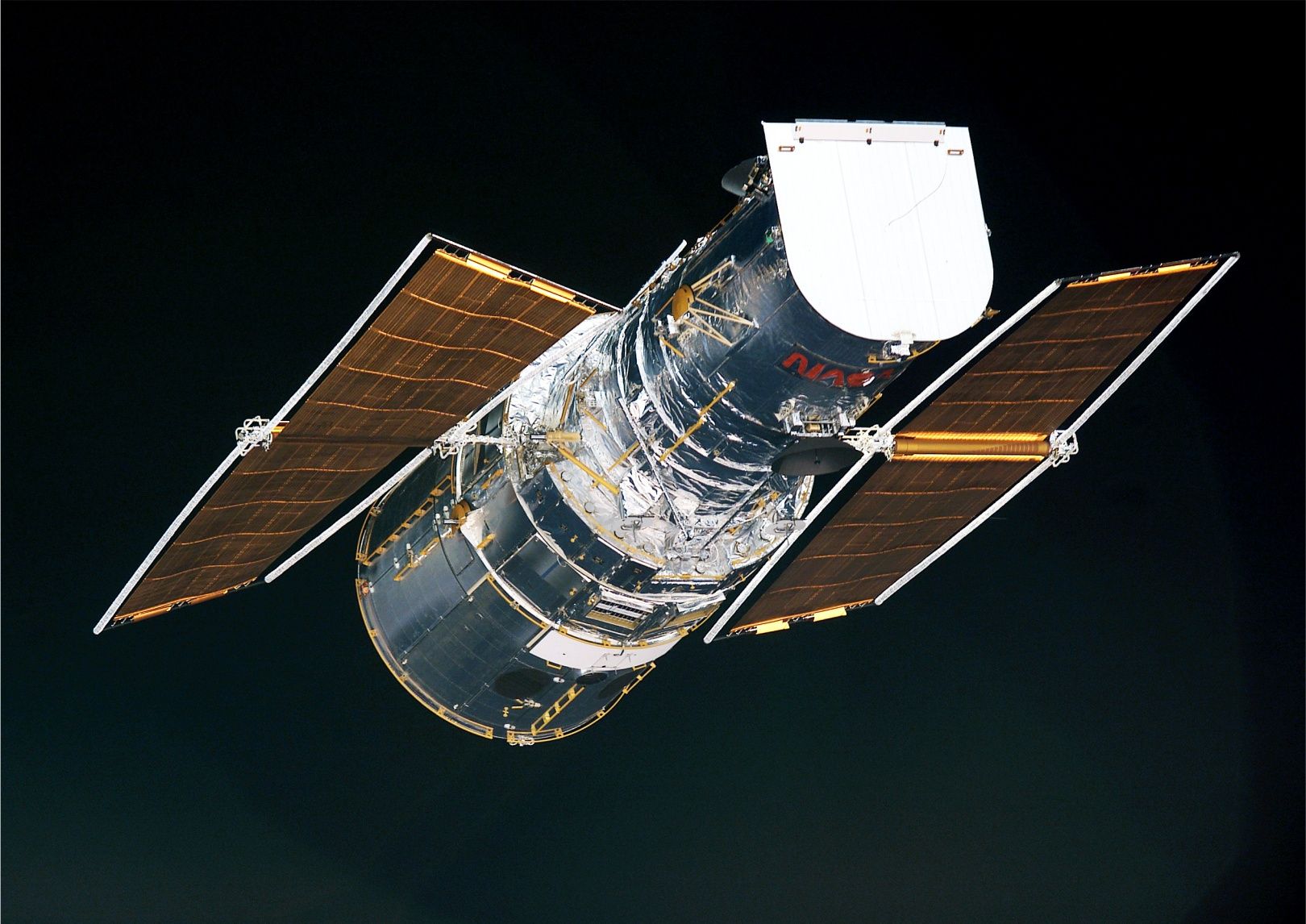Teleskop Hubble - stare panele słoneczne