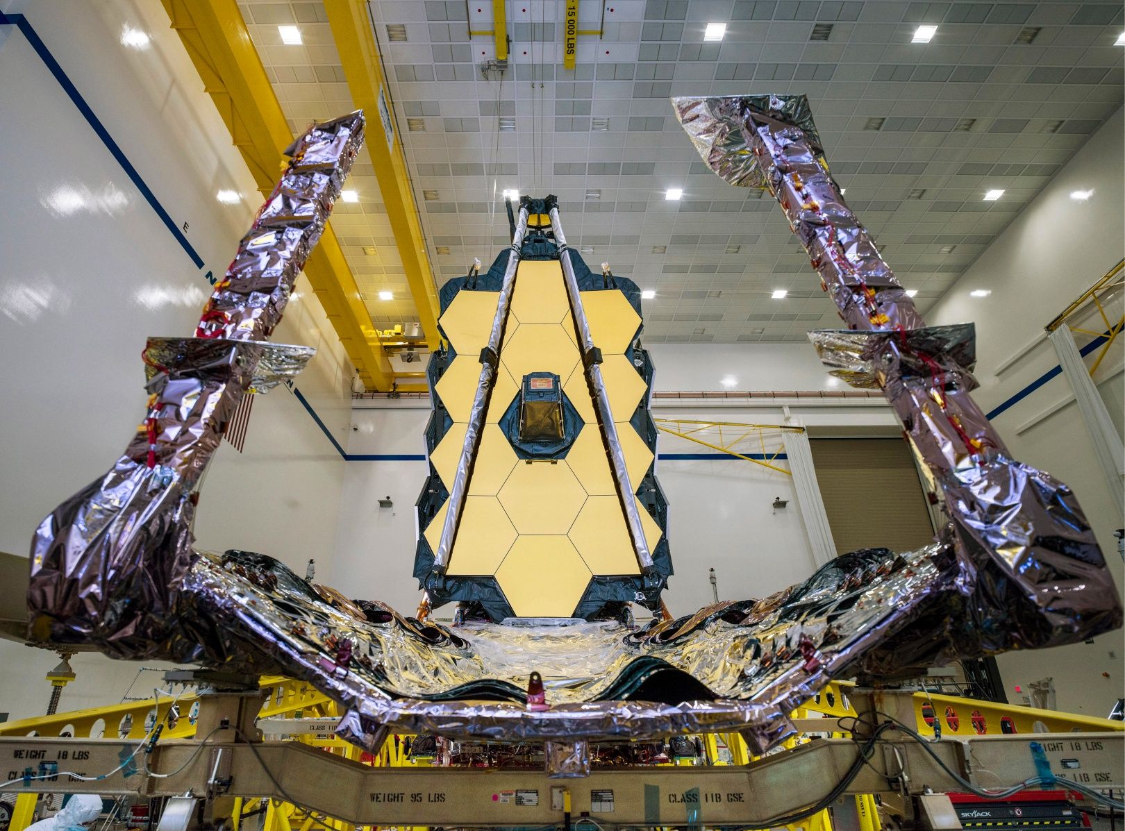 JWST złożony w pełni