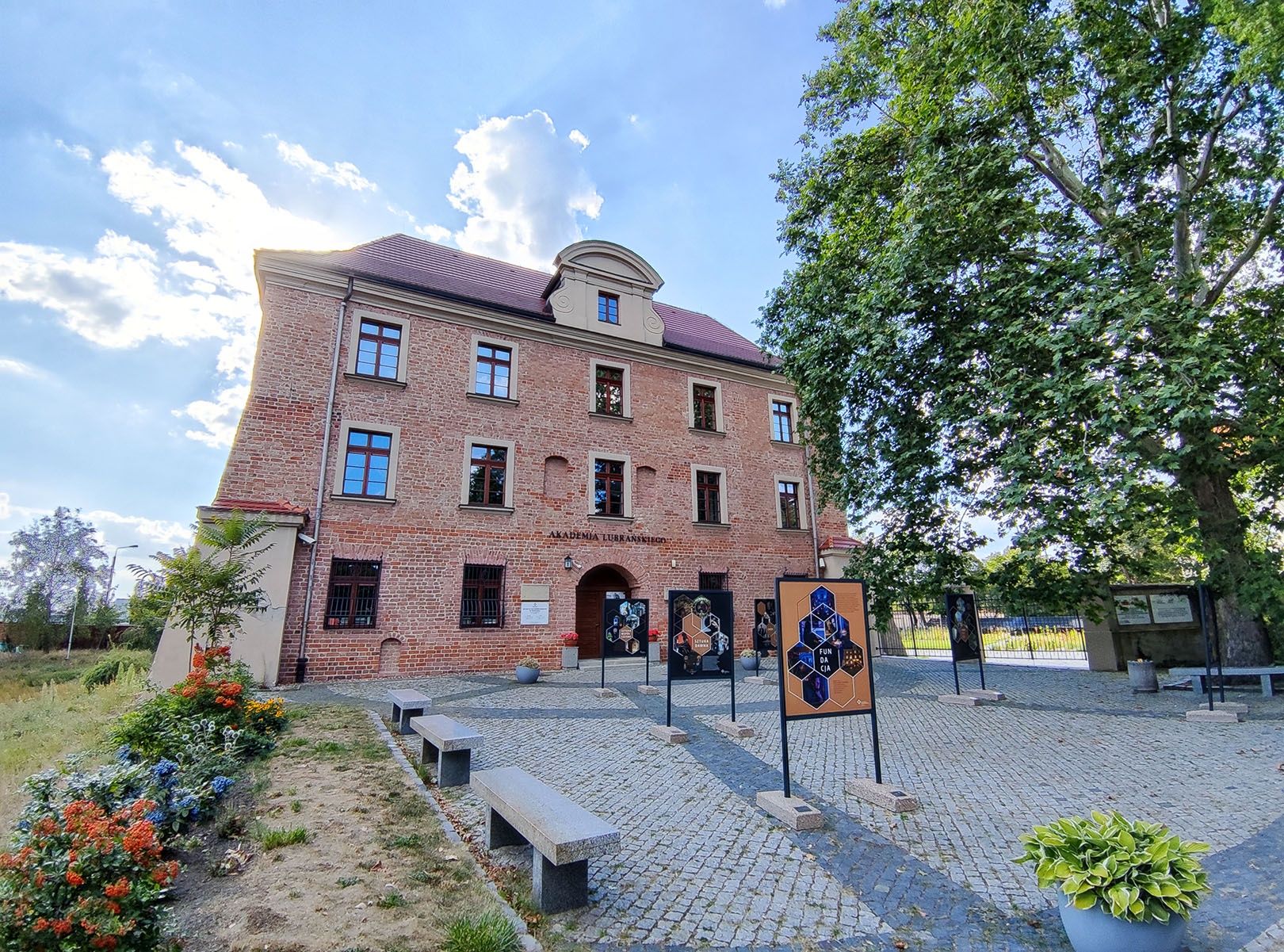 aparat tylny ultraszerokokątny