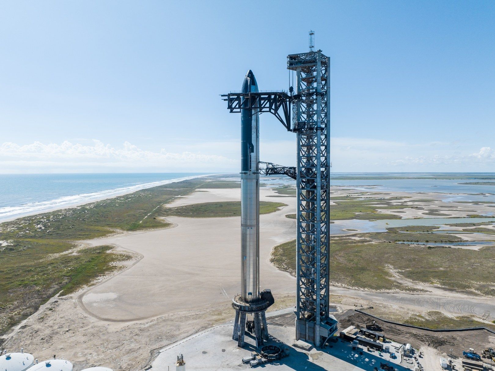 Starship złożony w całości