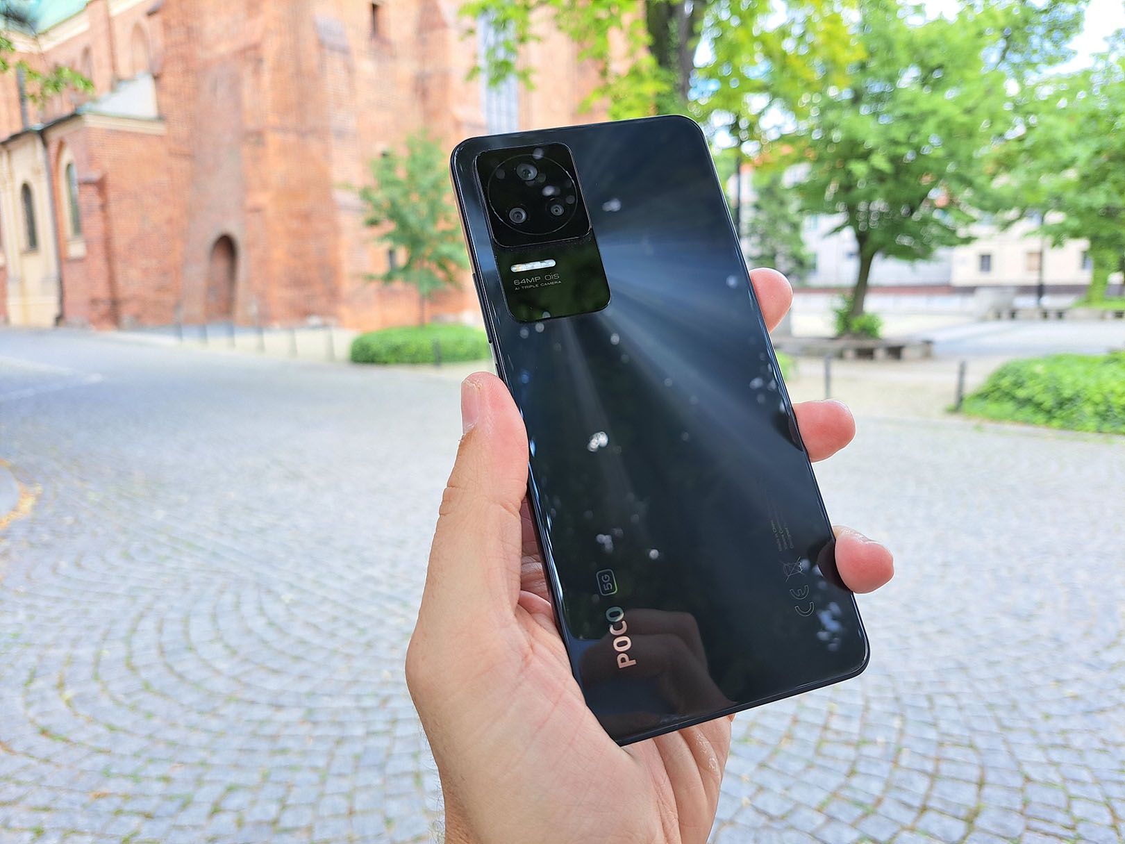 POCO F4