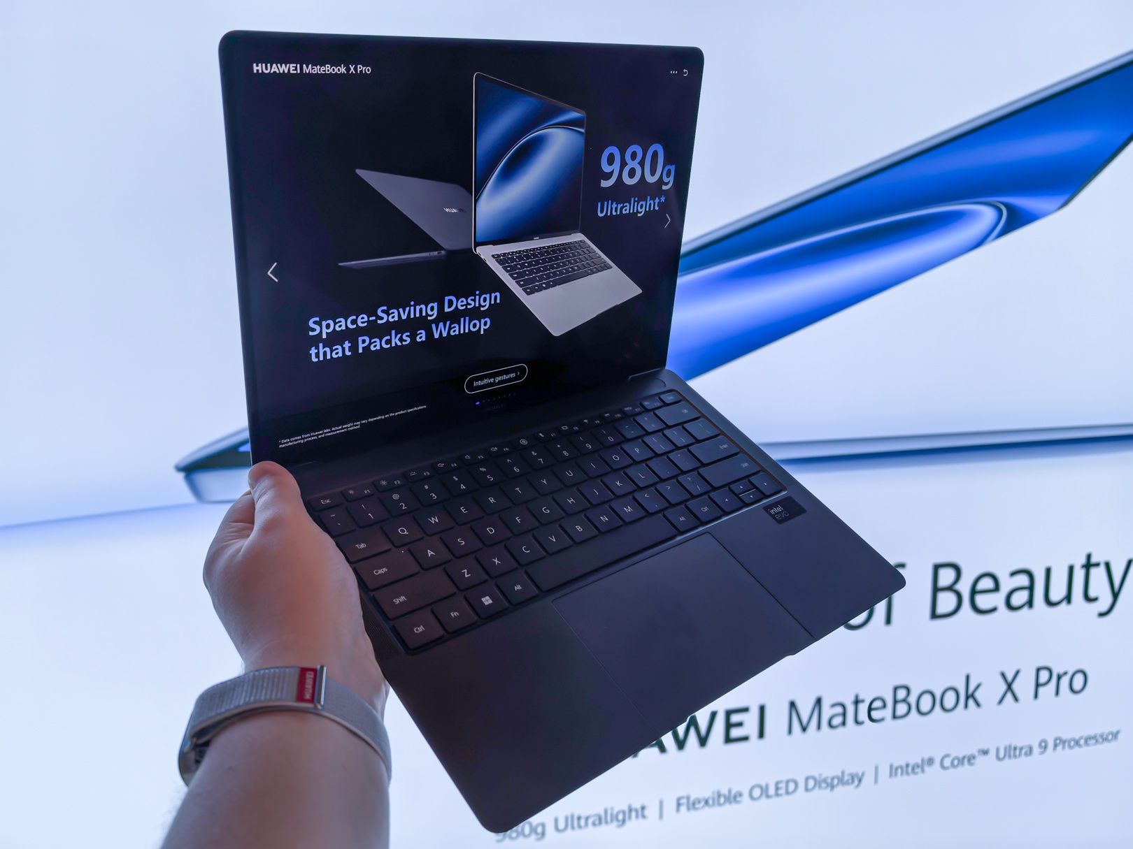 Huawei Matebook X Pro 2024 dłoń