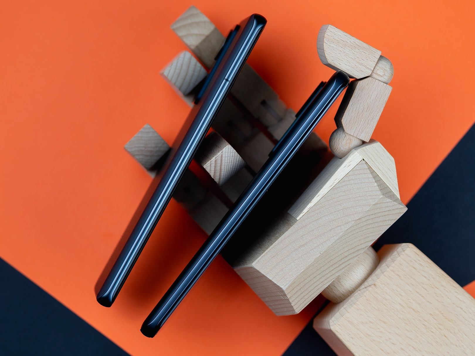 Xiaomi 12T Pro i Xiaomi 12 Pro - lewy bok