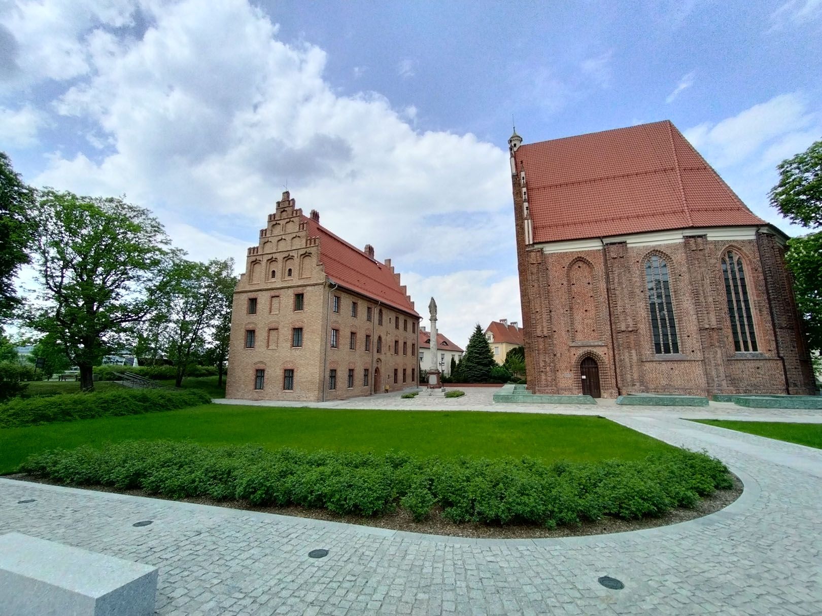 aparat tylny, ultraszerokokątny