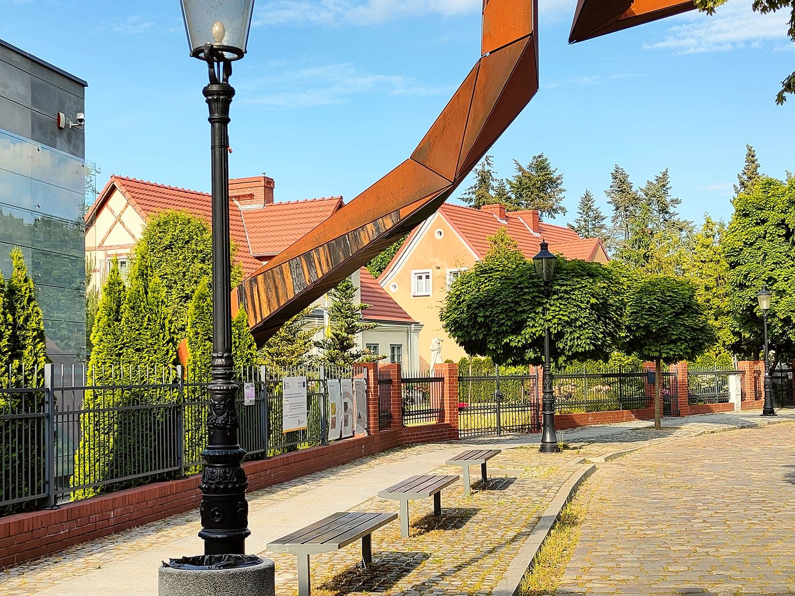 aparat tylny, podstawowy, zoom hybrydowy 2x