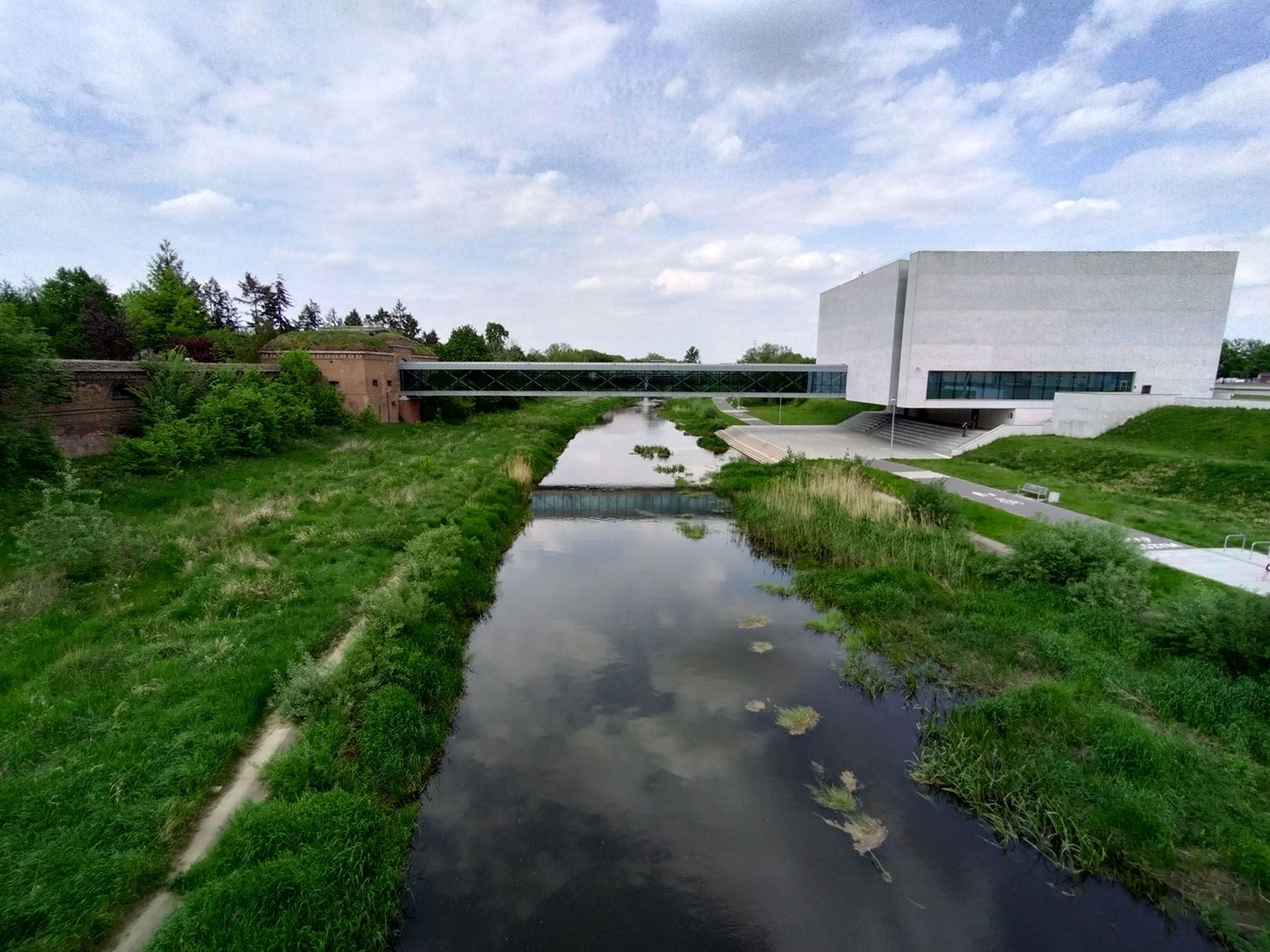 aparat tylny, ultraszerokokątny