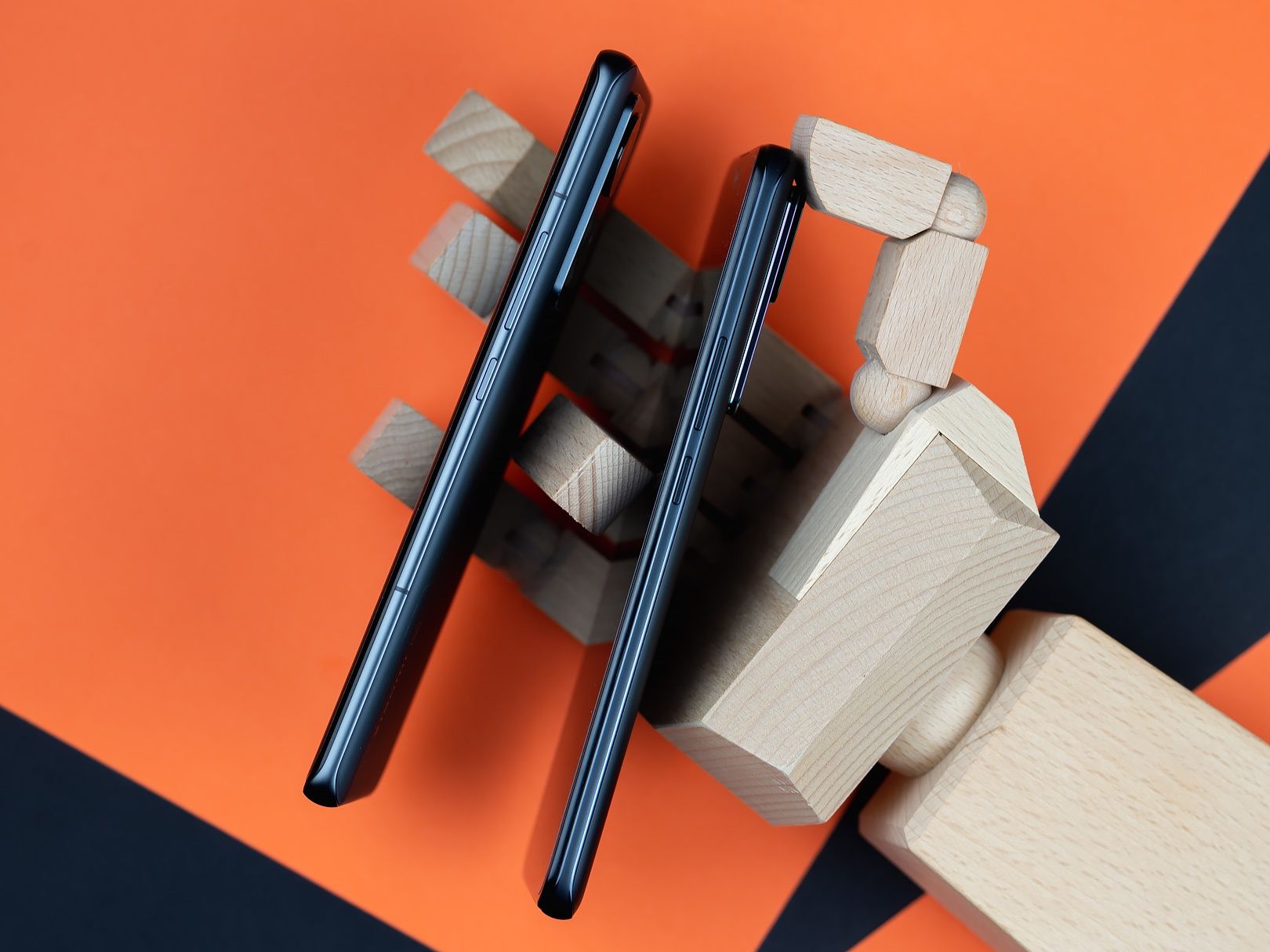 Xiaomi 12T Pro i Xiaomi 12 Pro - prawy bok