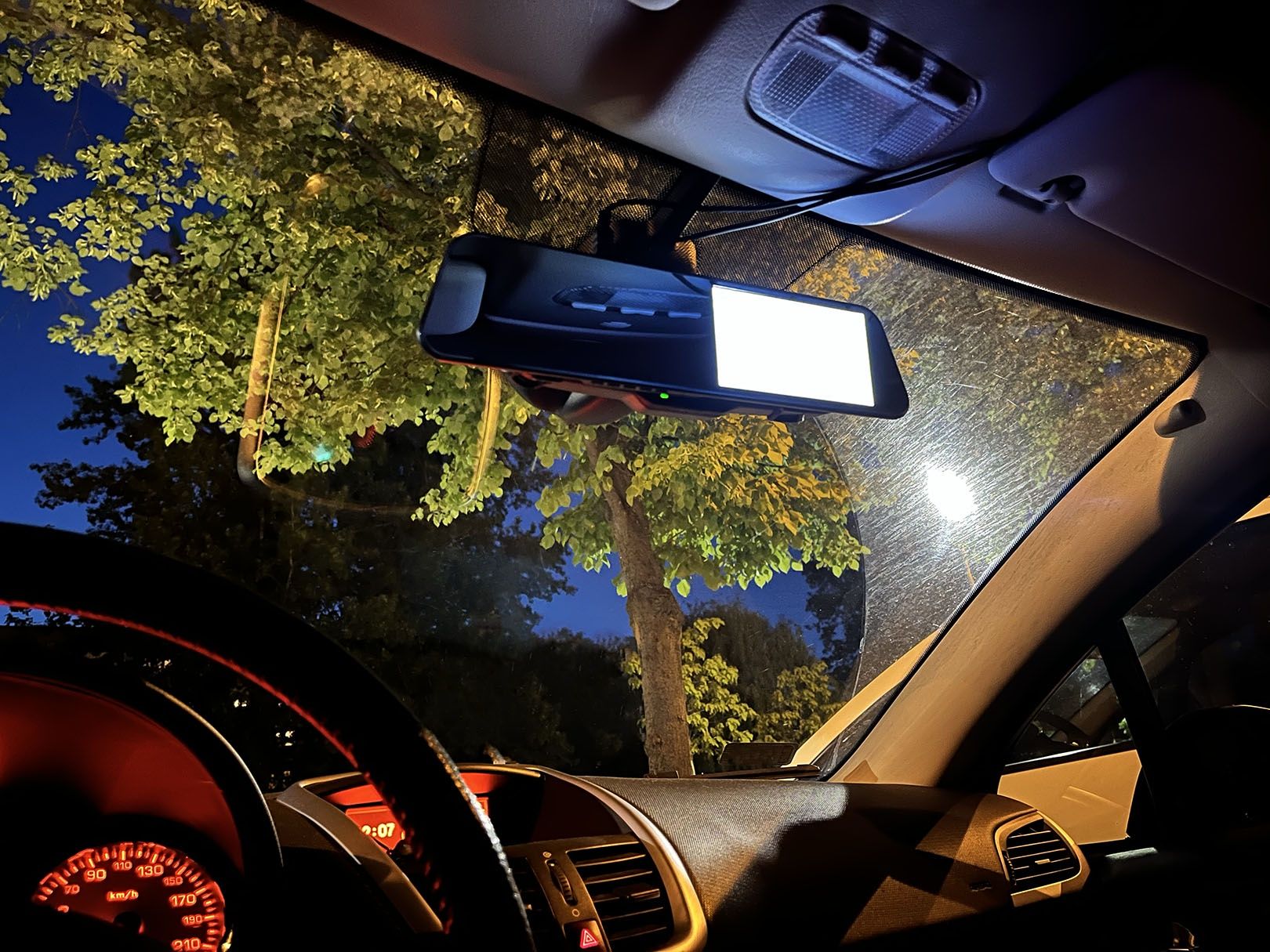 Xblitz Mirror View - rejestrator samochodowy