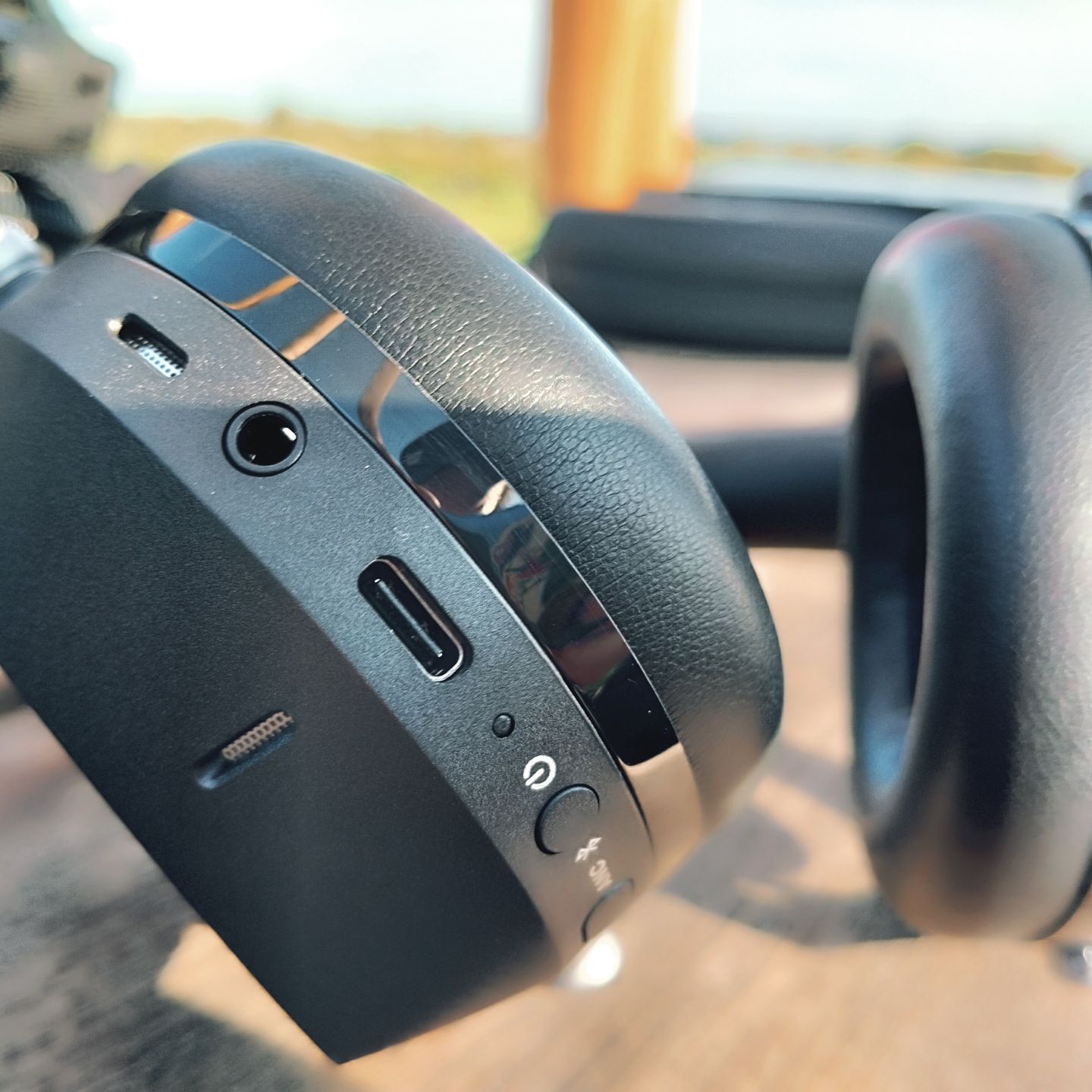 Beyerdynamic Aventho 300