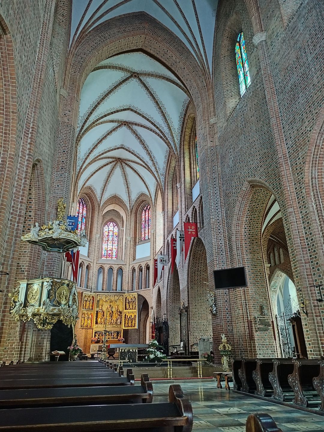 aparat tylny, podstawowy, słabe oświetlenie