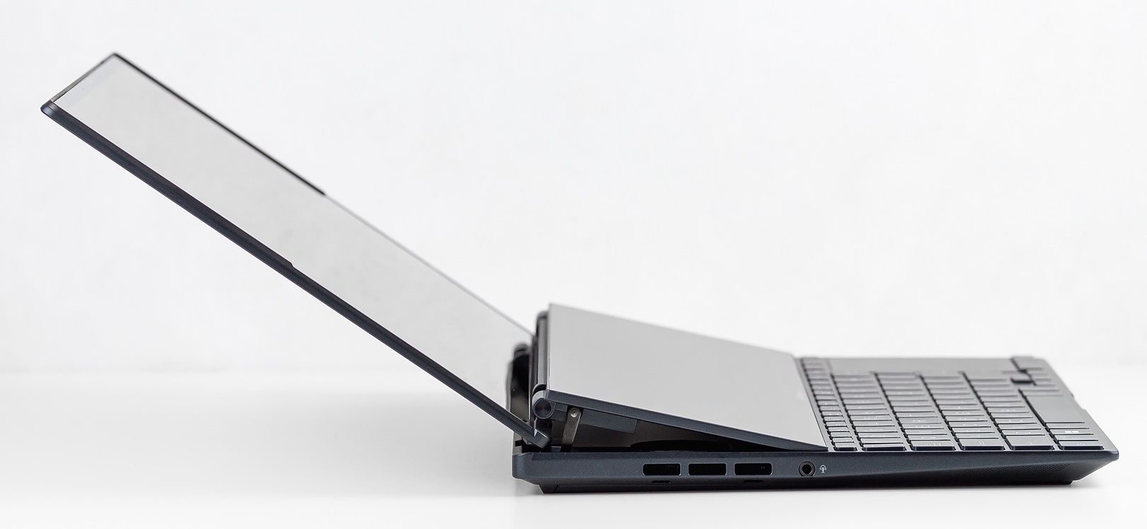 ASUS Zenbook Pro 14 Duo OLED otwarty maksymalnie