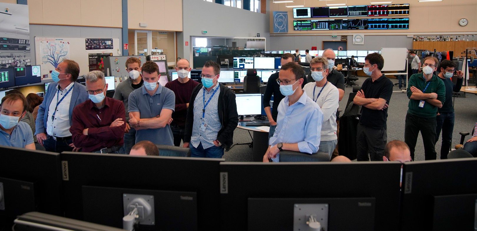 Pracownicy CERN podczas restartu LHC