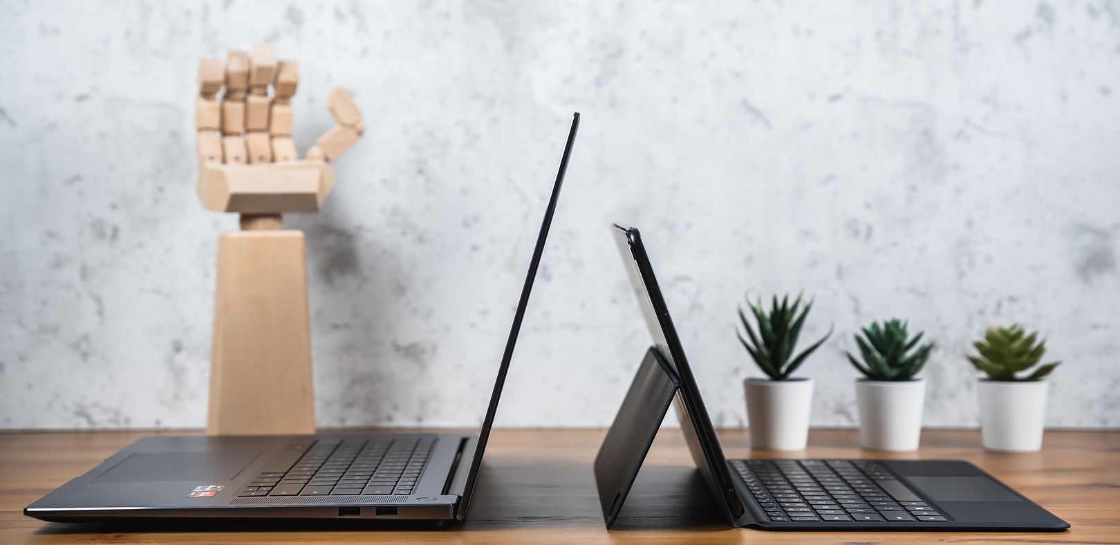 Huawei Matebook 16 i Matebook E z boku