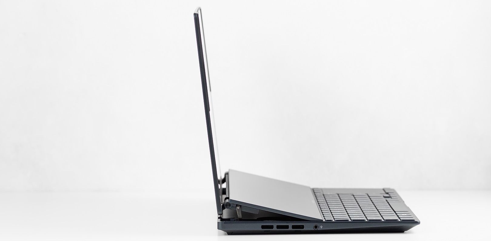 ASUS Zenbook Pro 14 Duo OLED otwarty