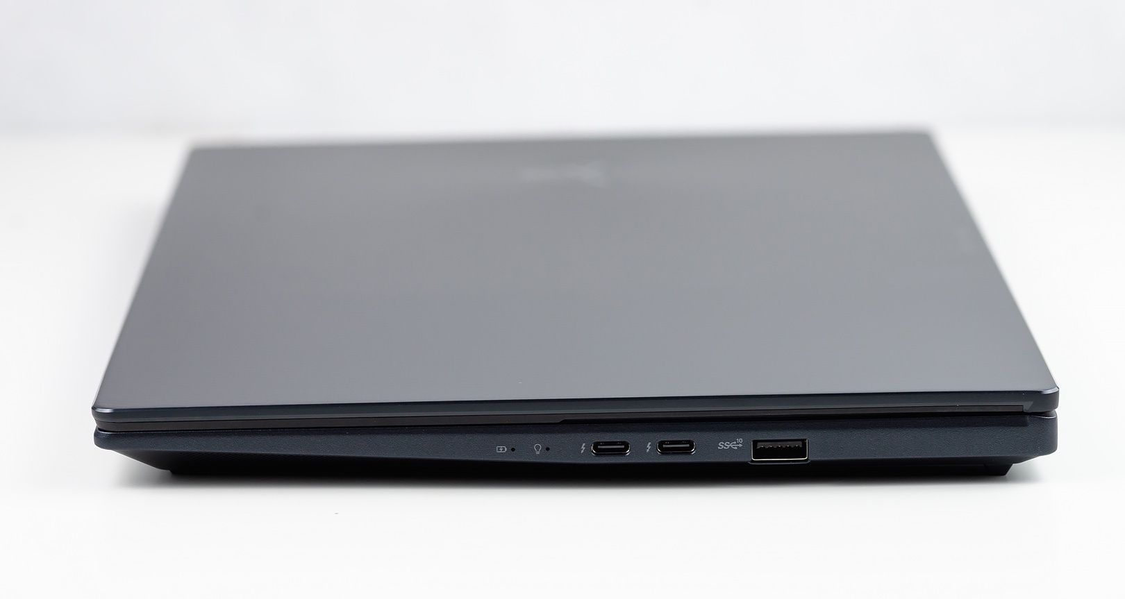 ASUS Zenbook Pro 14 Duo OLED prawa krawędź