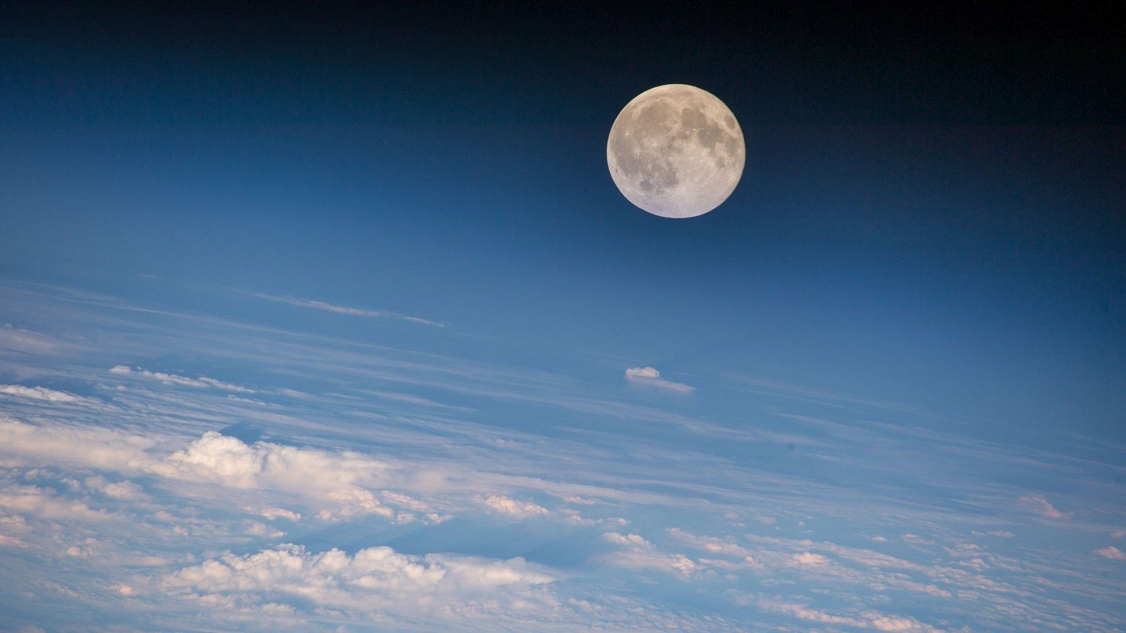 Księżyc atmosfera Ziemia
