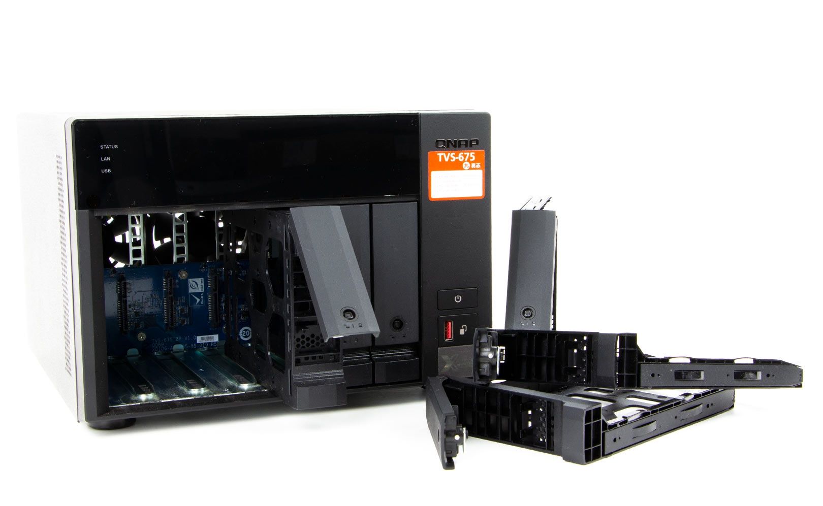 QNAP TVS-675 8GB - kieszenie na dyski