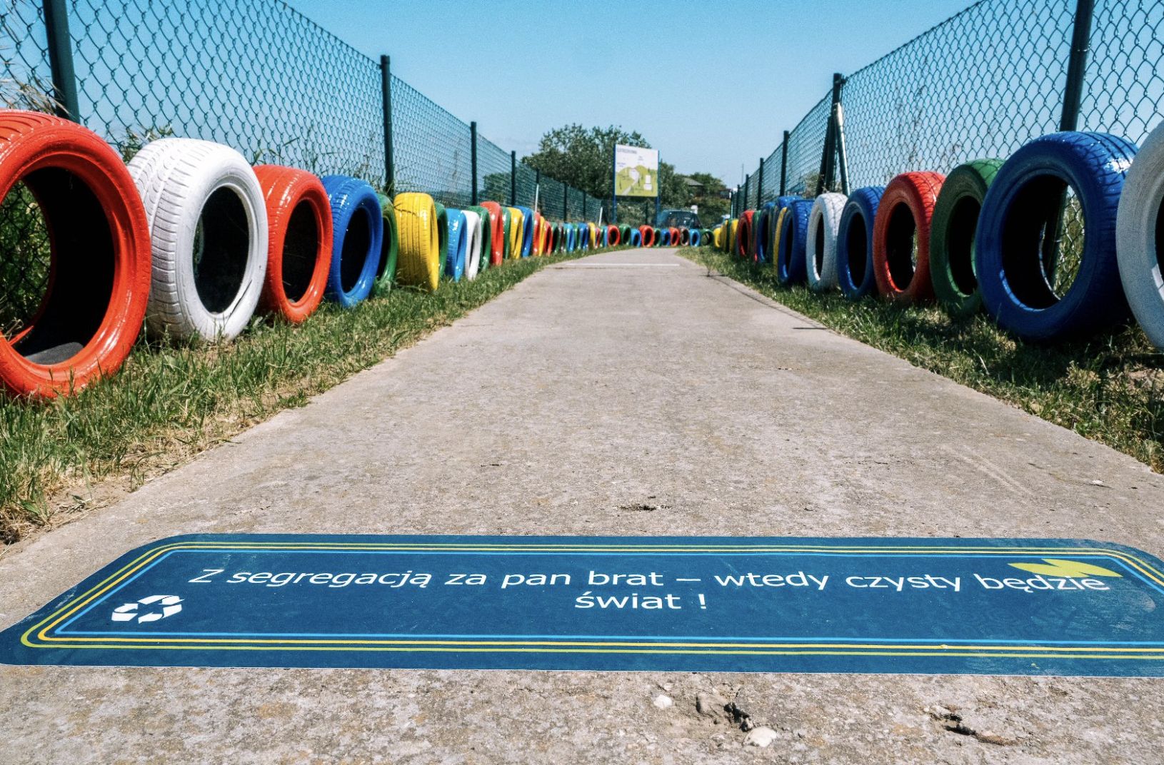 Z wysypiska na plac zabaw! W Suchym Lesie dzieci bawią się w duc