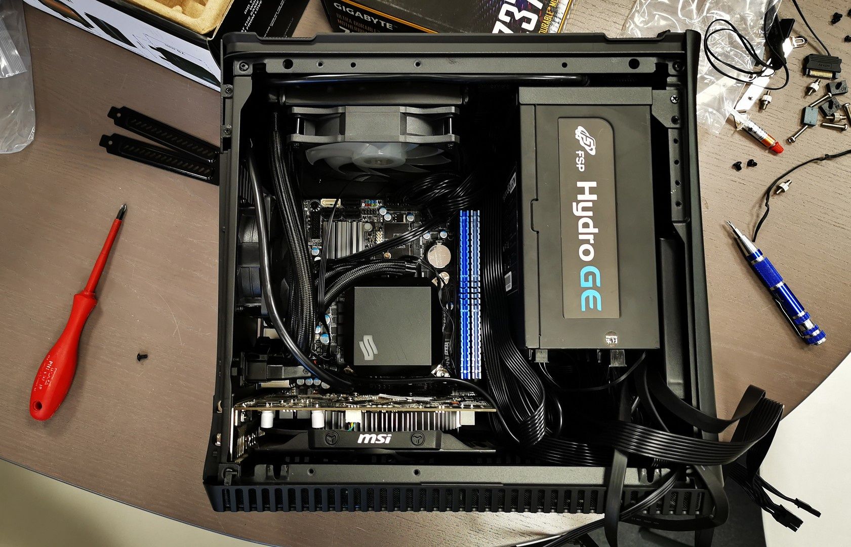 Fractal Design ERA ITX - instalacja podzespołów