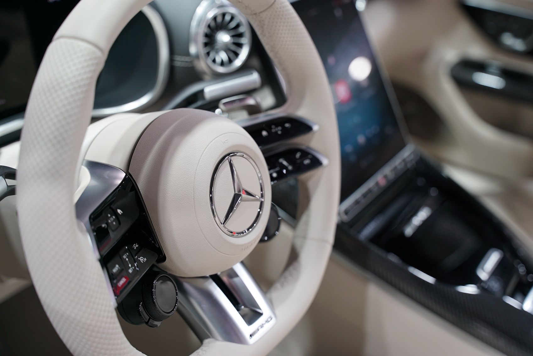 Nowy elektryczny GLC i 800 V w centrum uwagi. MB Motors pokazuje