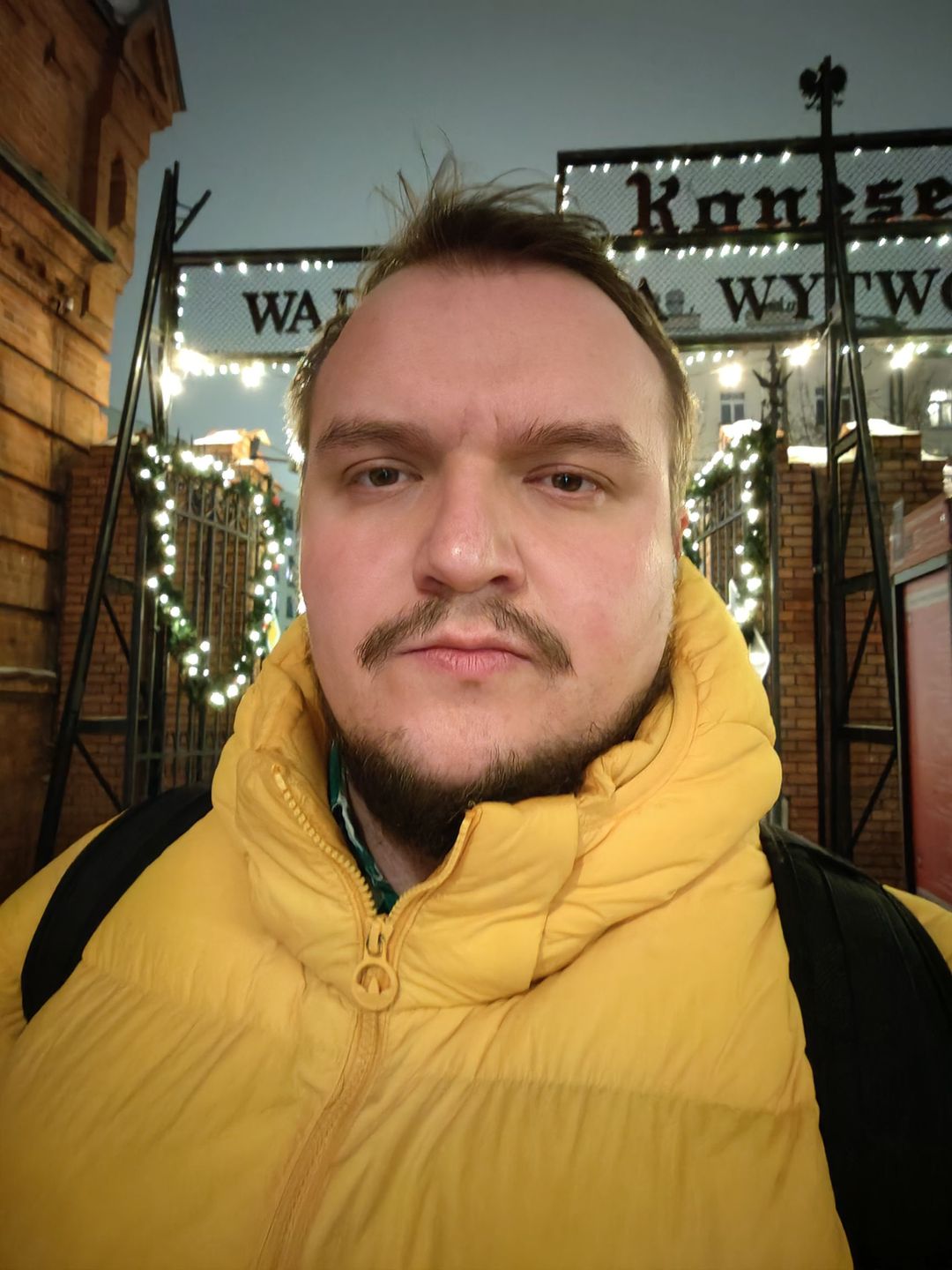 Zdjęciw z przedniego aparatu Honor Magic 8 Lite