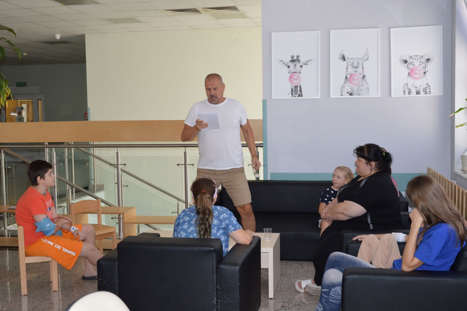 Teatr przy stoliku na Klinicznym Oddziale Dziecięcym
