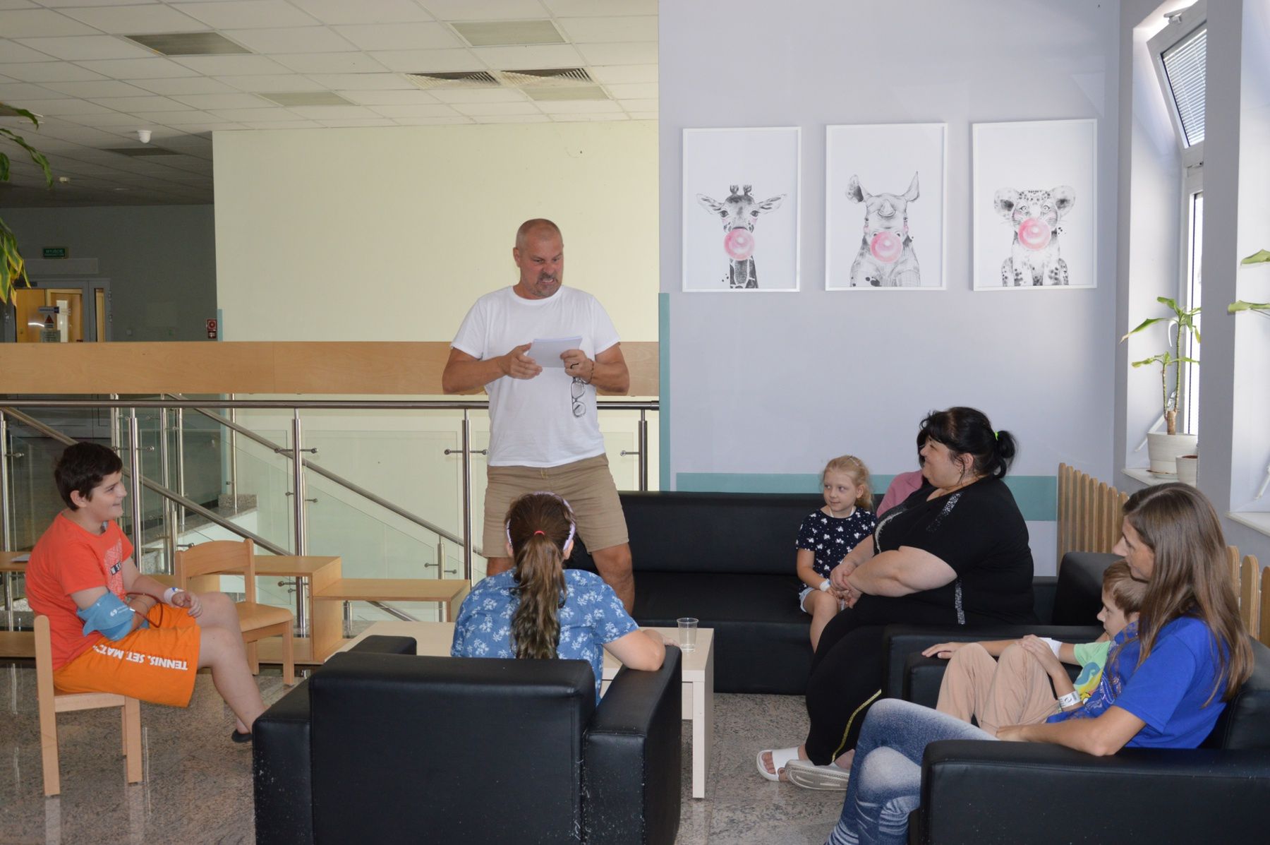 Teatr przy stoliku na Klinicznym Oddziale Dziecięcym
