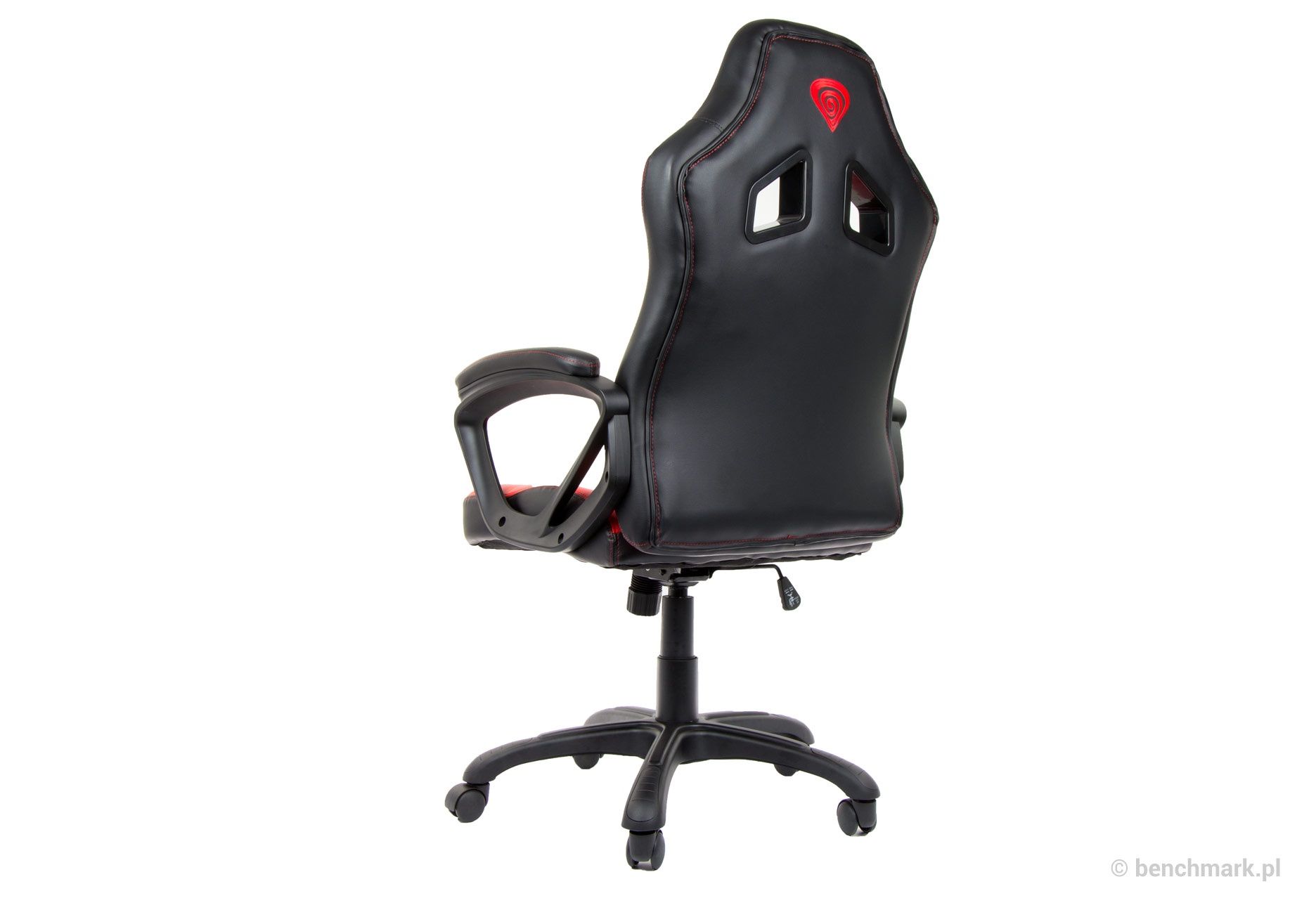Genesis SX33 oparcie