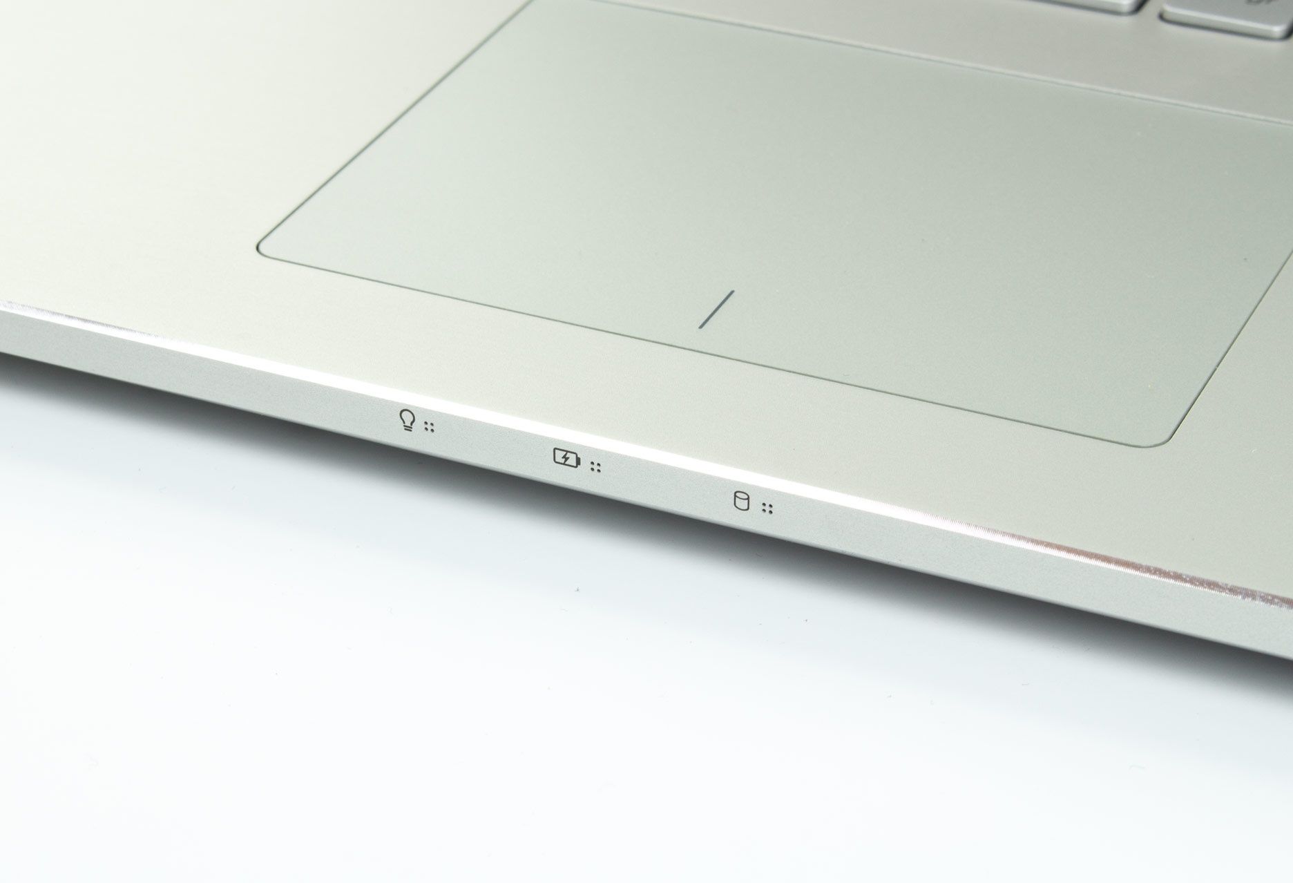 Asus Zenbook Pro UX501 diody informacyjne