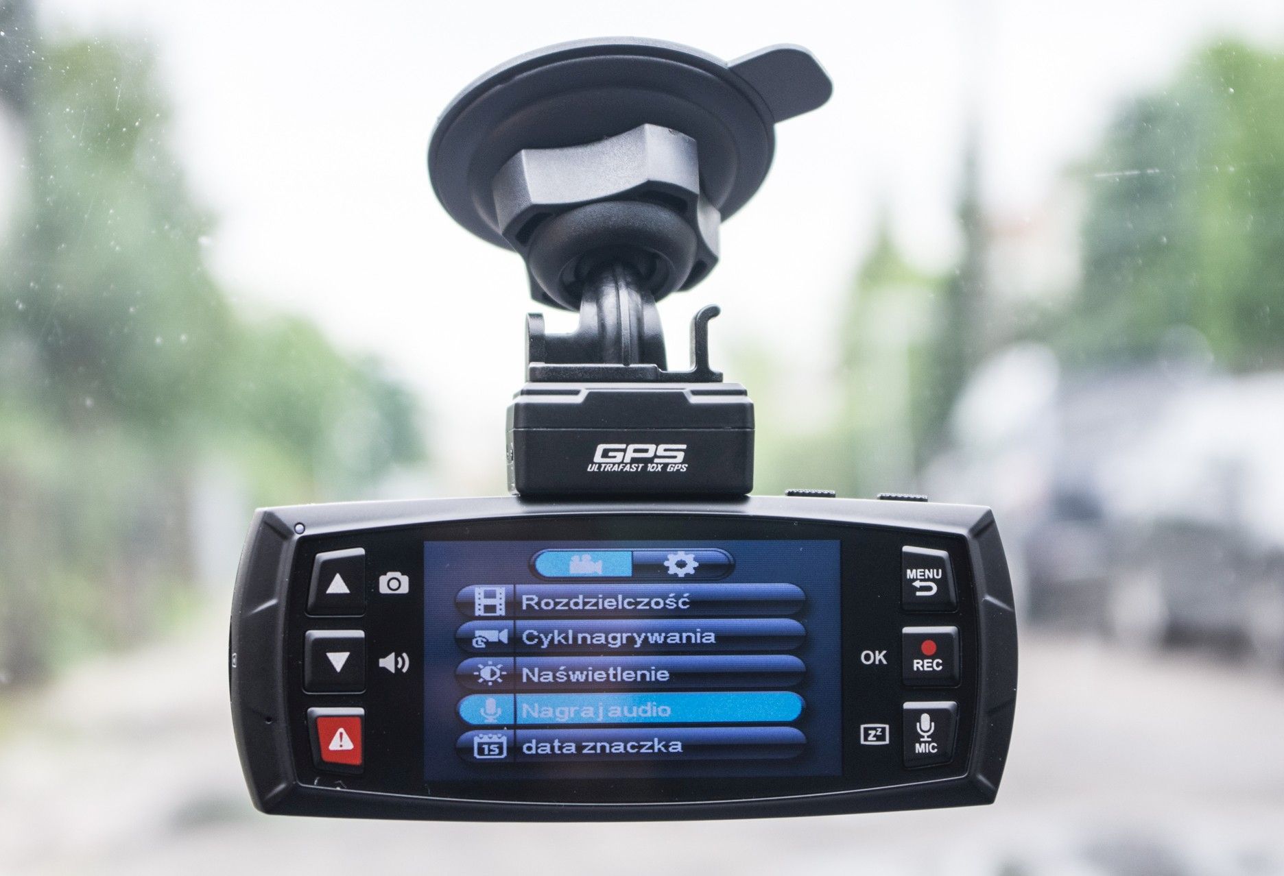 DOD LS470W GPS w samochodzie