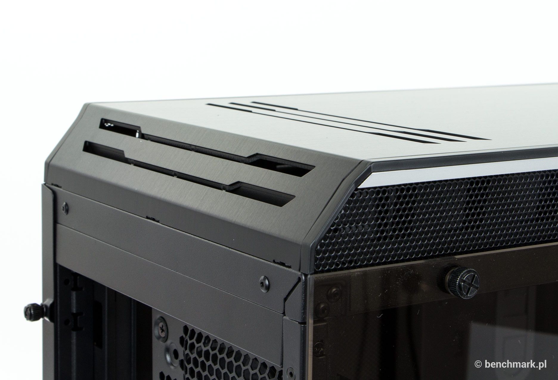 be quiet! Dark Base Pro 900 - otwory wentylacyjne