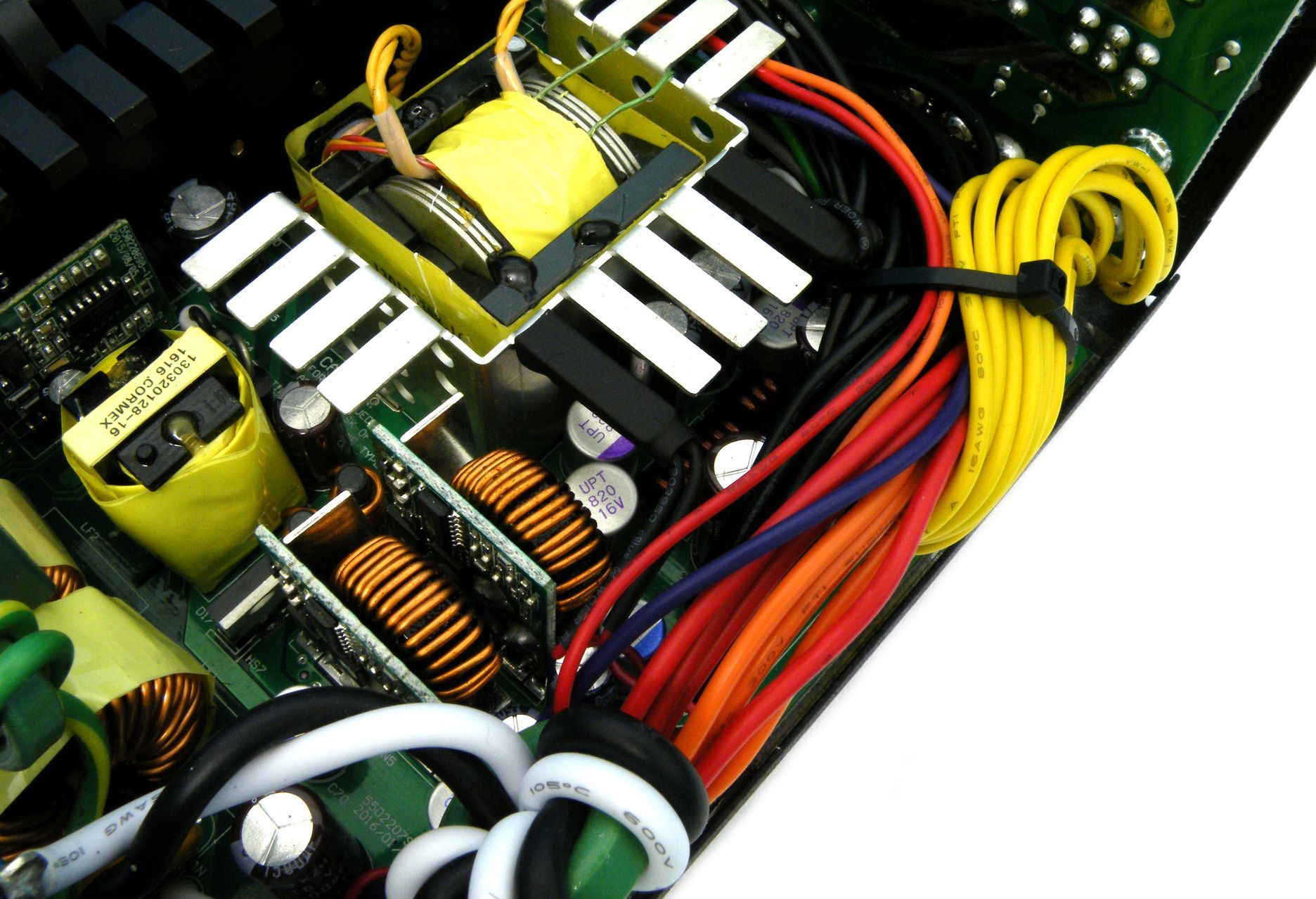 Gigabyte XP1200M Xtreme Gaming - wnętrze