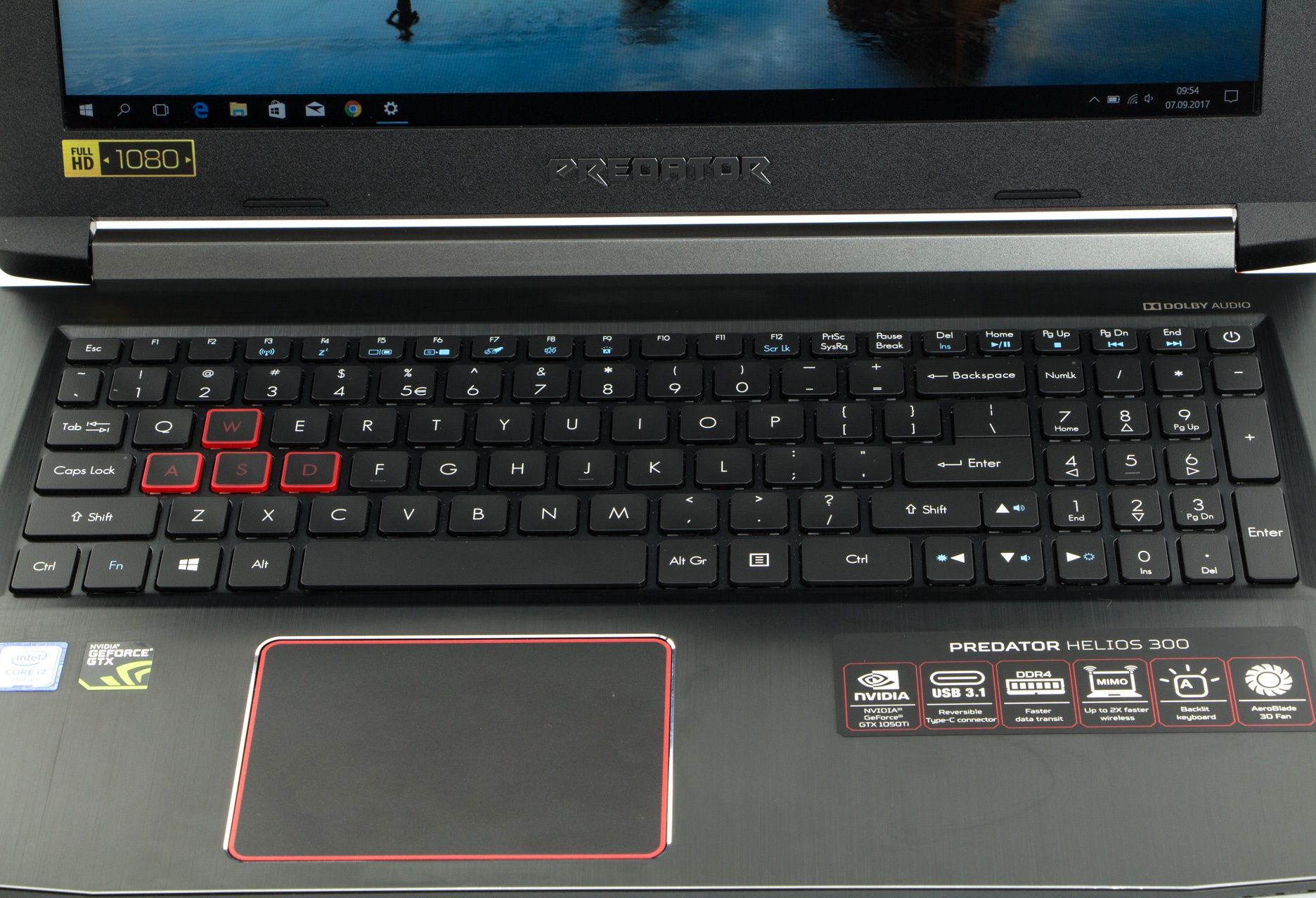 Acer Predator Helios 300 panel roboczy