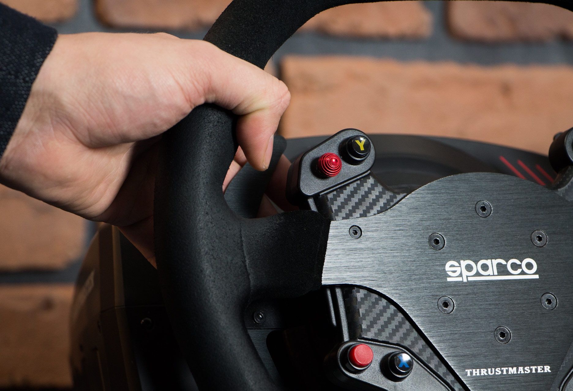 Thrustmaster TS-XW Racer Sparco P310 Competition Mod - czerwony joystick pomocny przy nawigacji