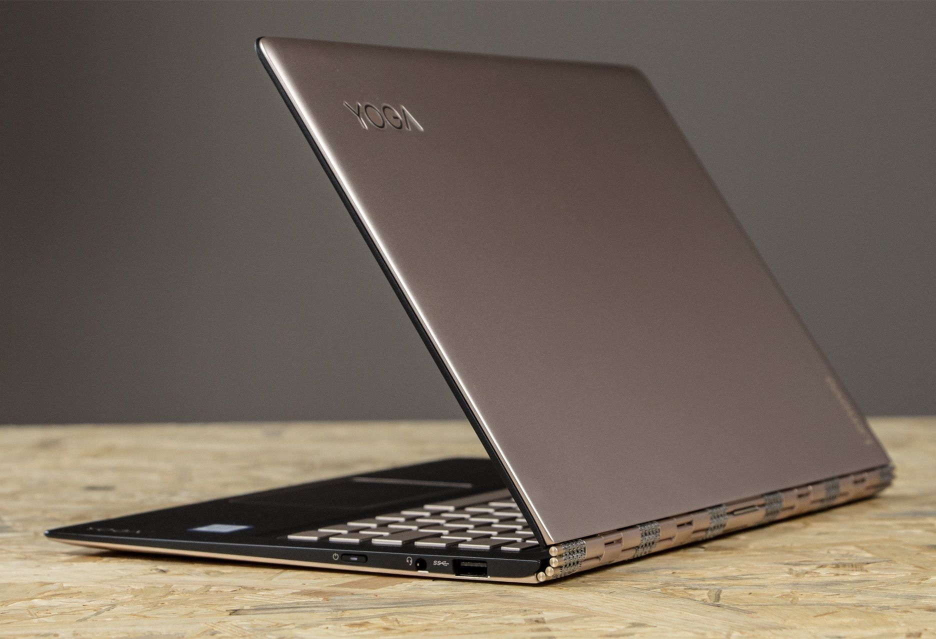 Lenovo Yoga 900s tył