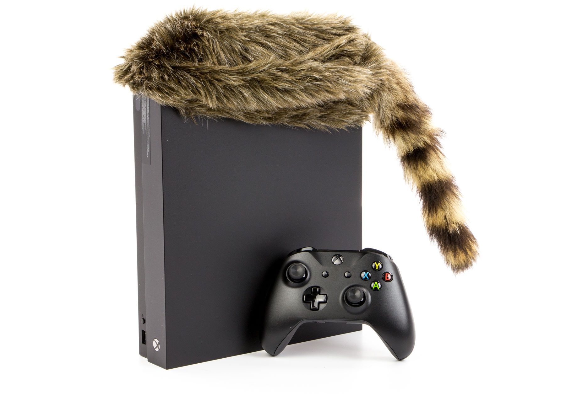Xbox One X w czapce