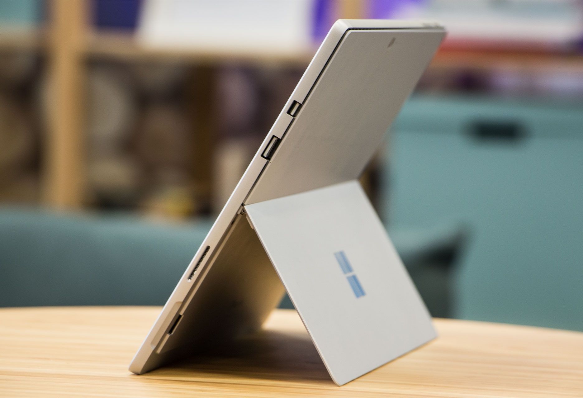 Microsoft Surface Pro prawy bok