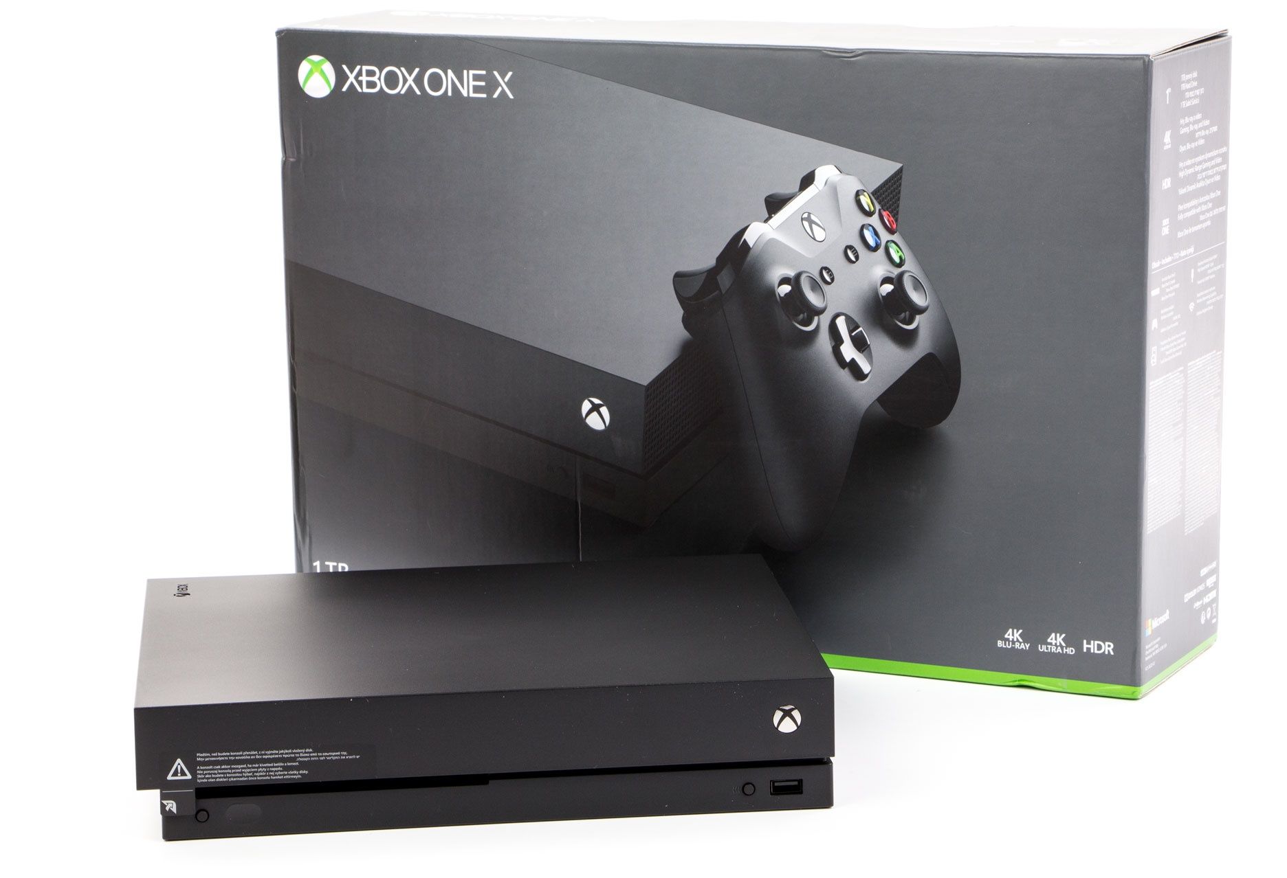 Xbox One X - pudełko i konsola