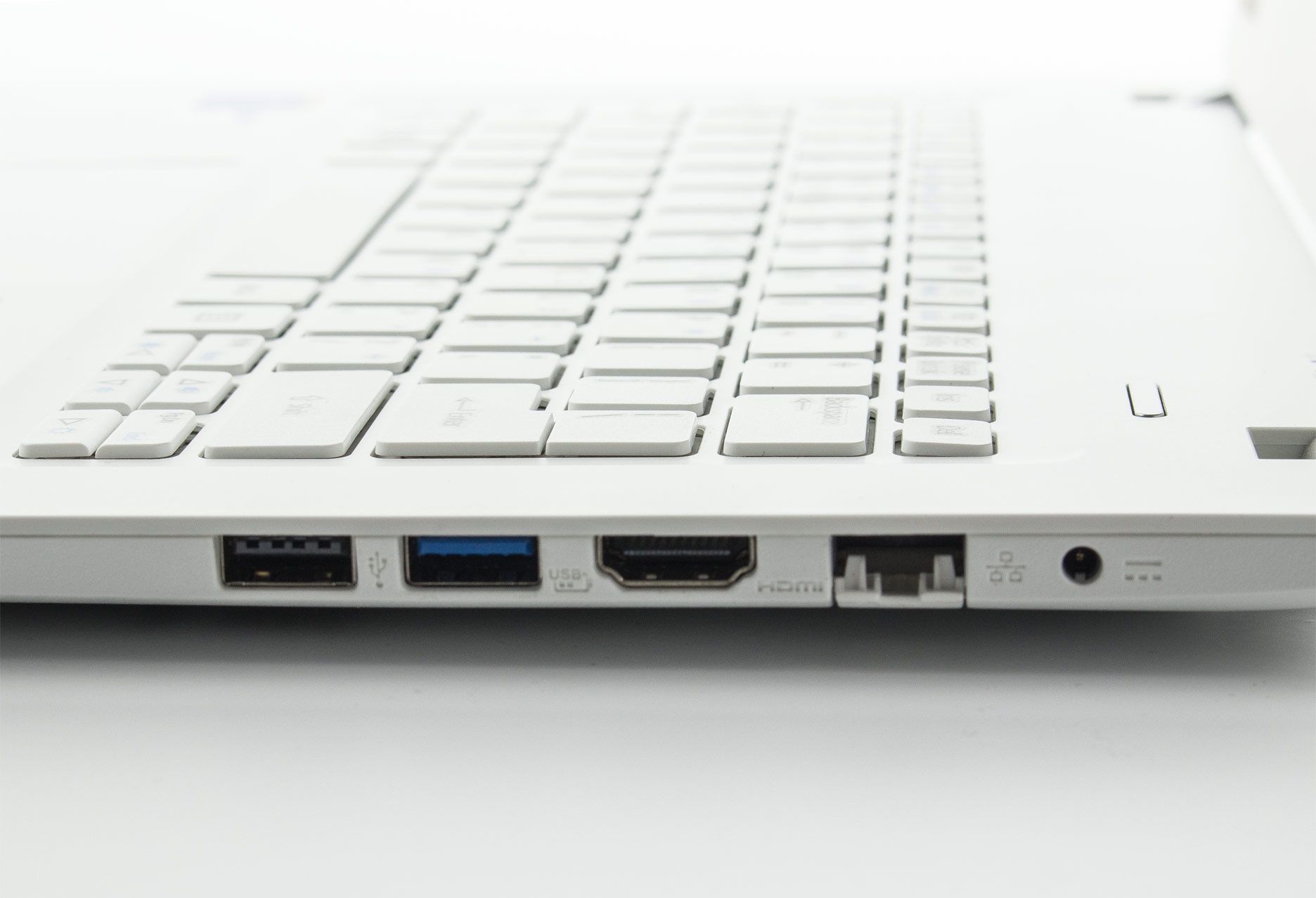 Acer Aspire V3-371-55EH złącza