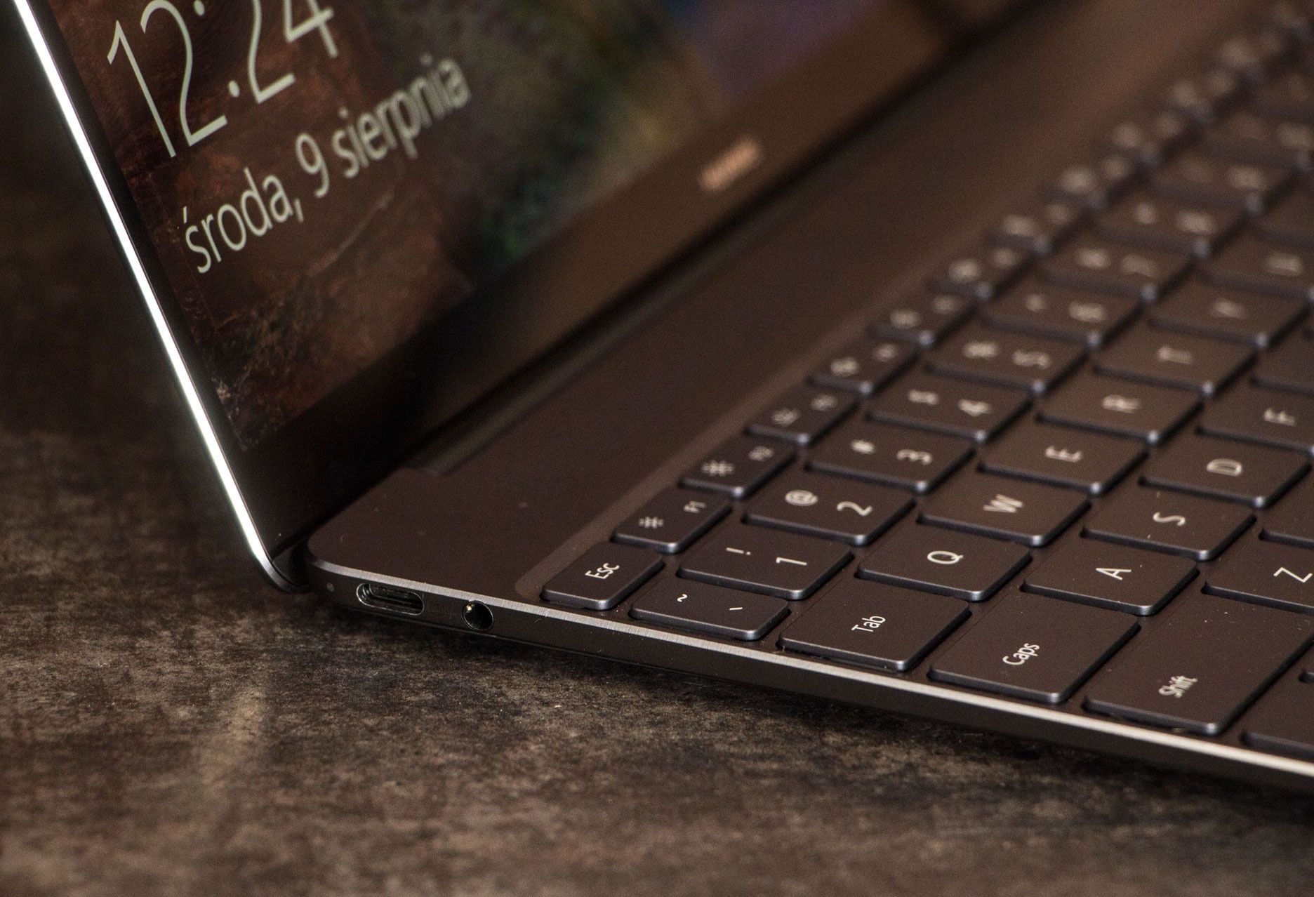 Huawei MateBook X lewy bok