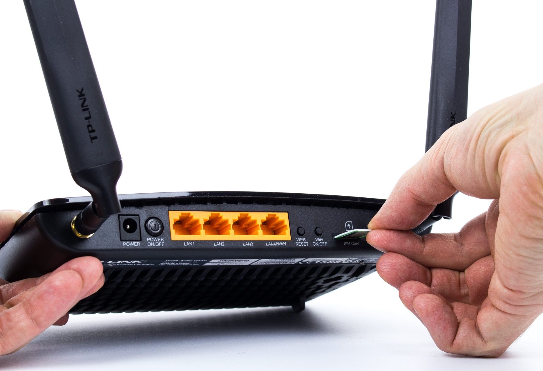 TP-Link MR200 - slot na karty sim