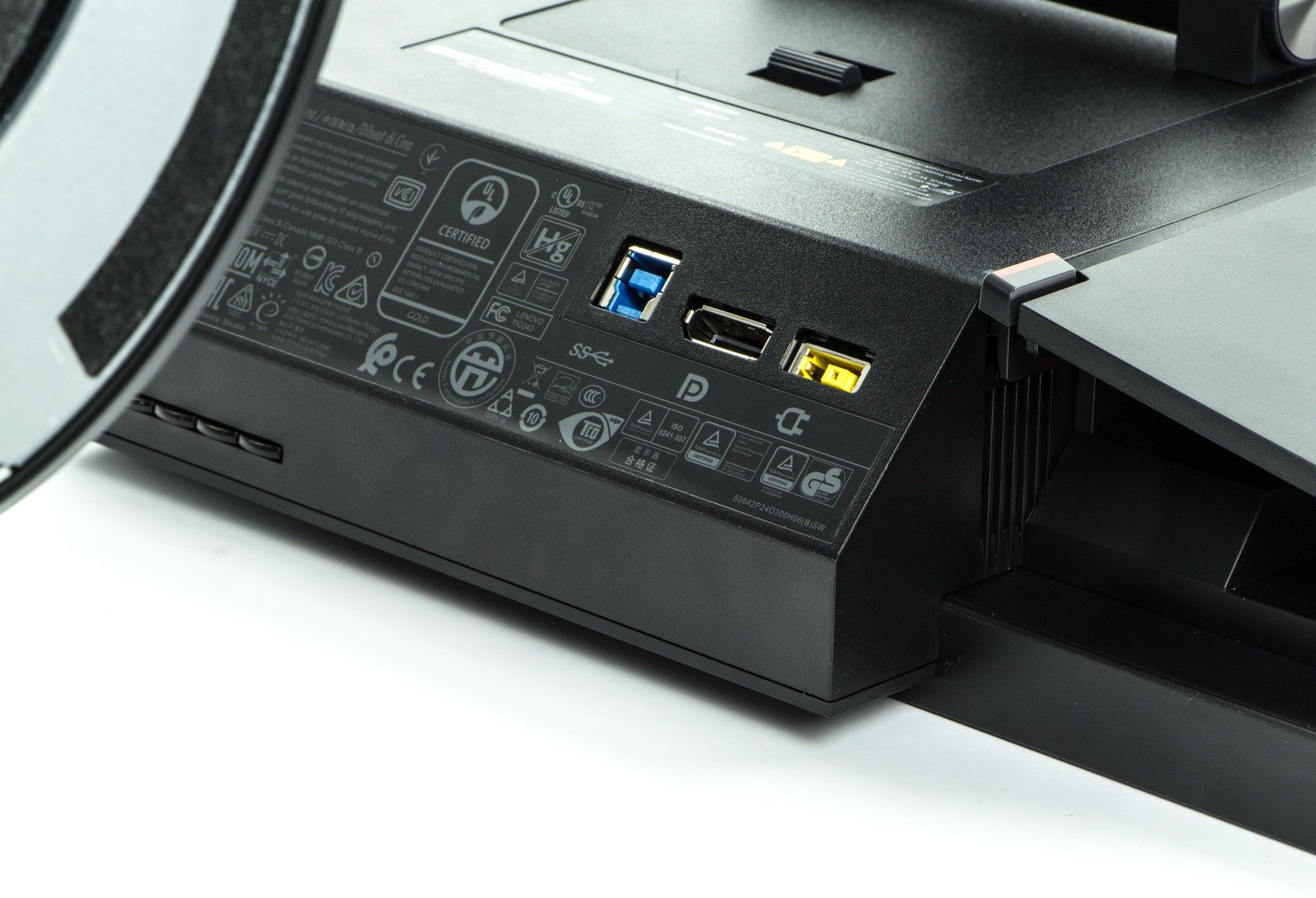 Lenovo Tiny-in-One 24 - tylne porty