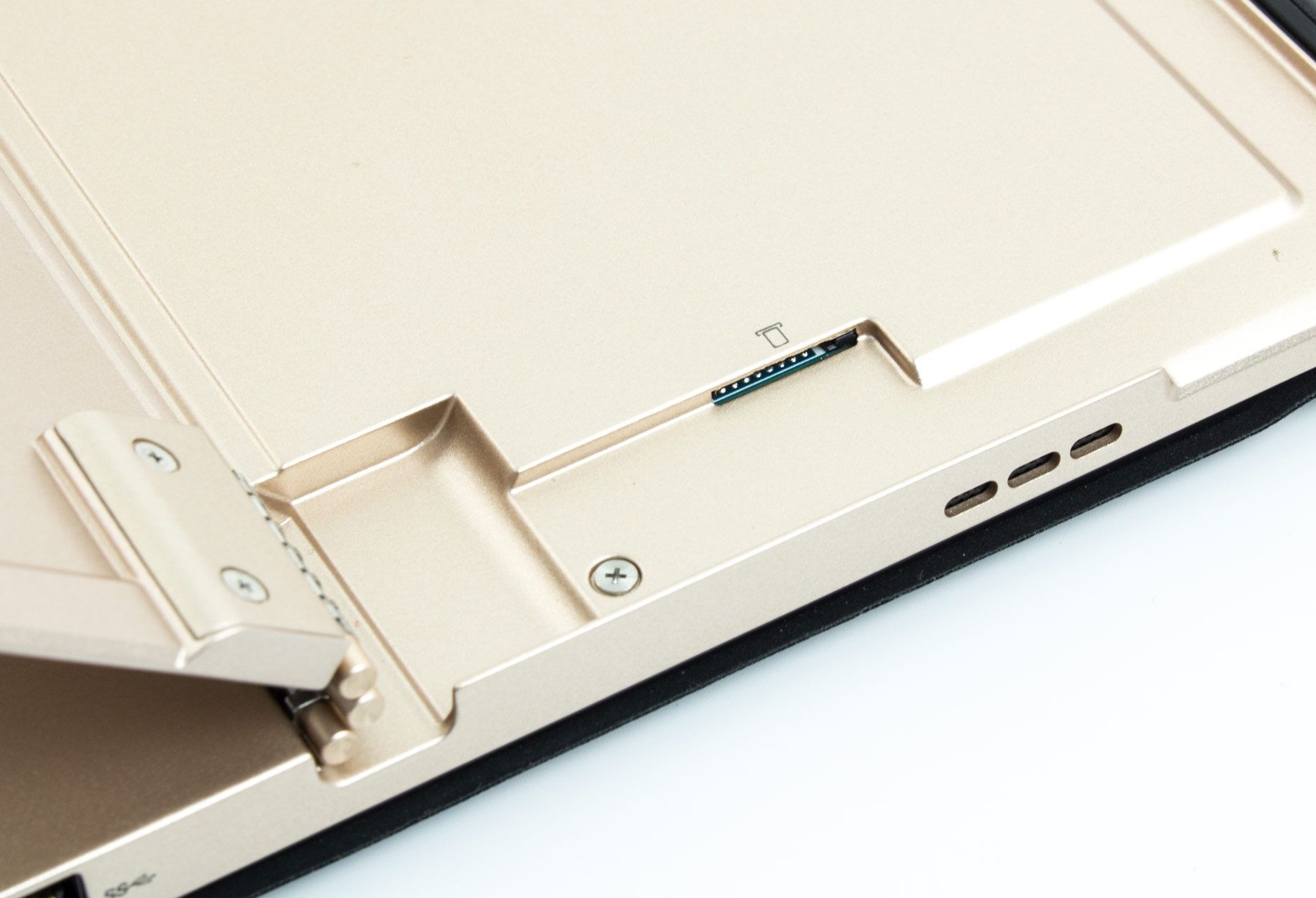 Lenovo MIIX 700 slot microSD
